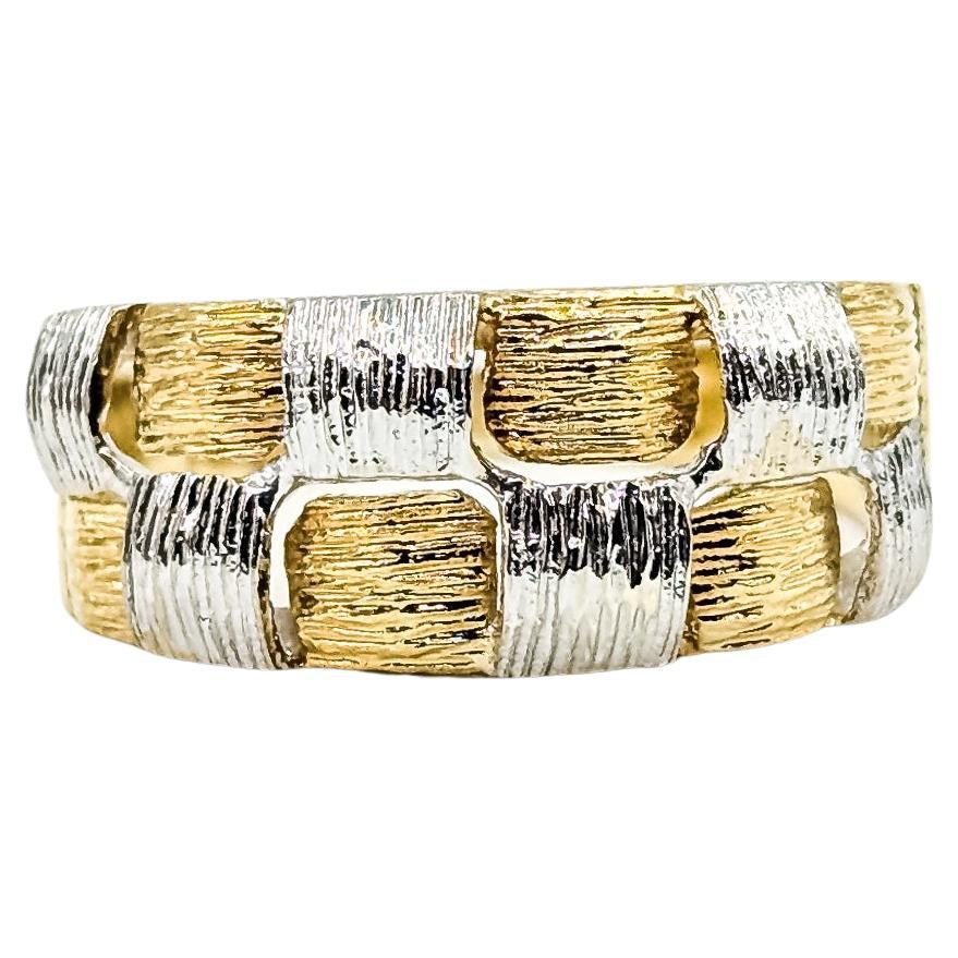 Brushed Two-Tone Basket-Textured Ring in 18k Two-Tone Gold in vendita