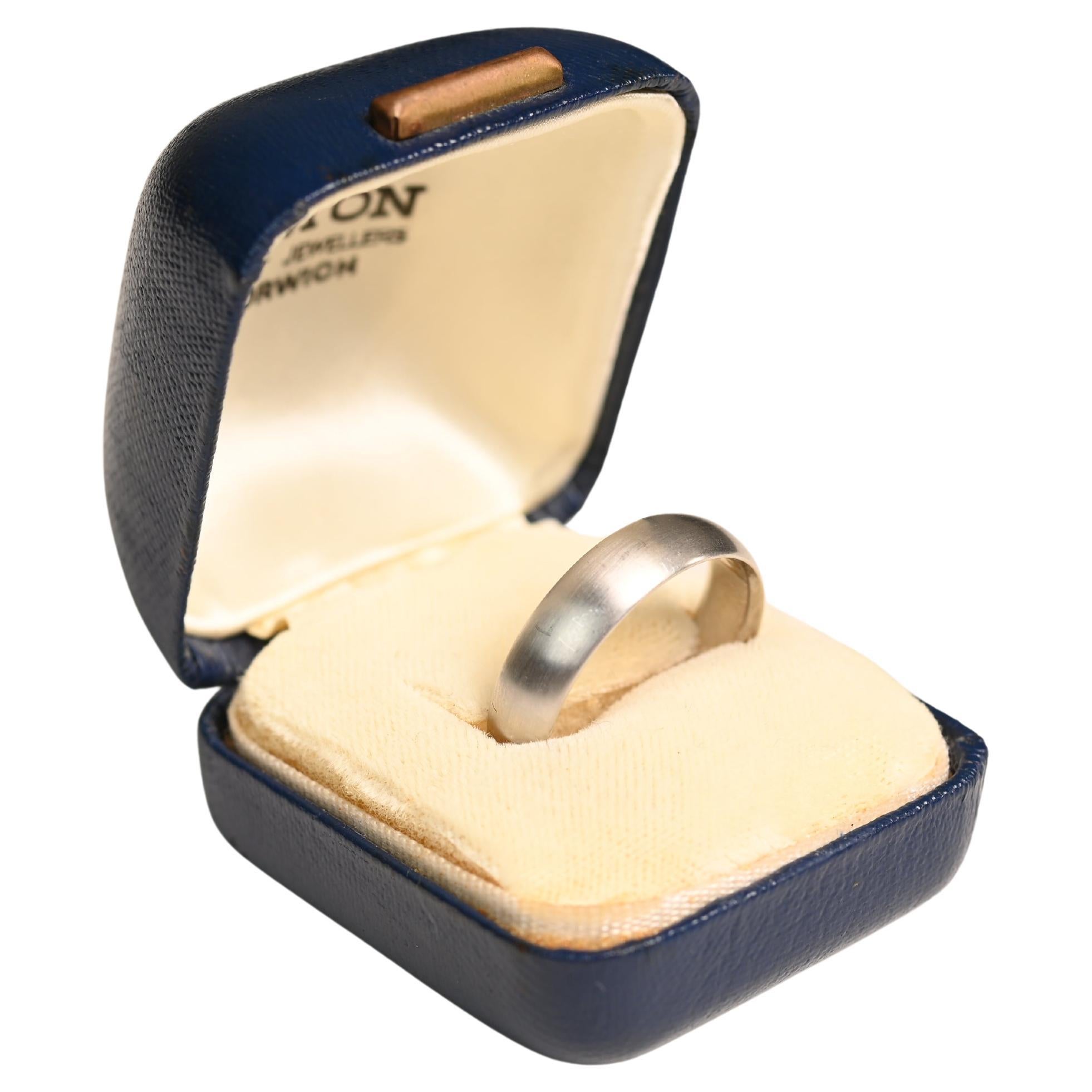 Brushed Wedding Band, Platinum