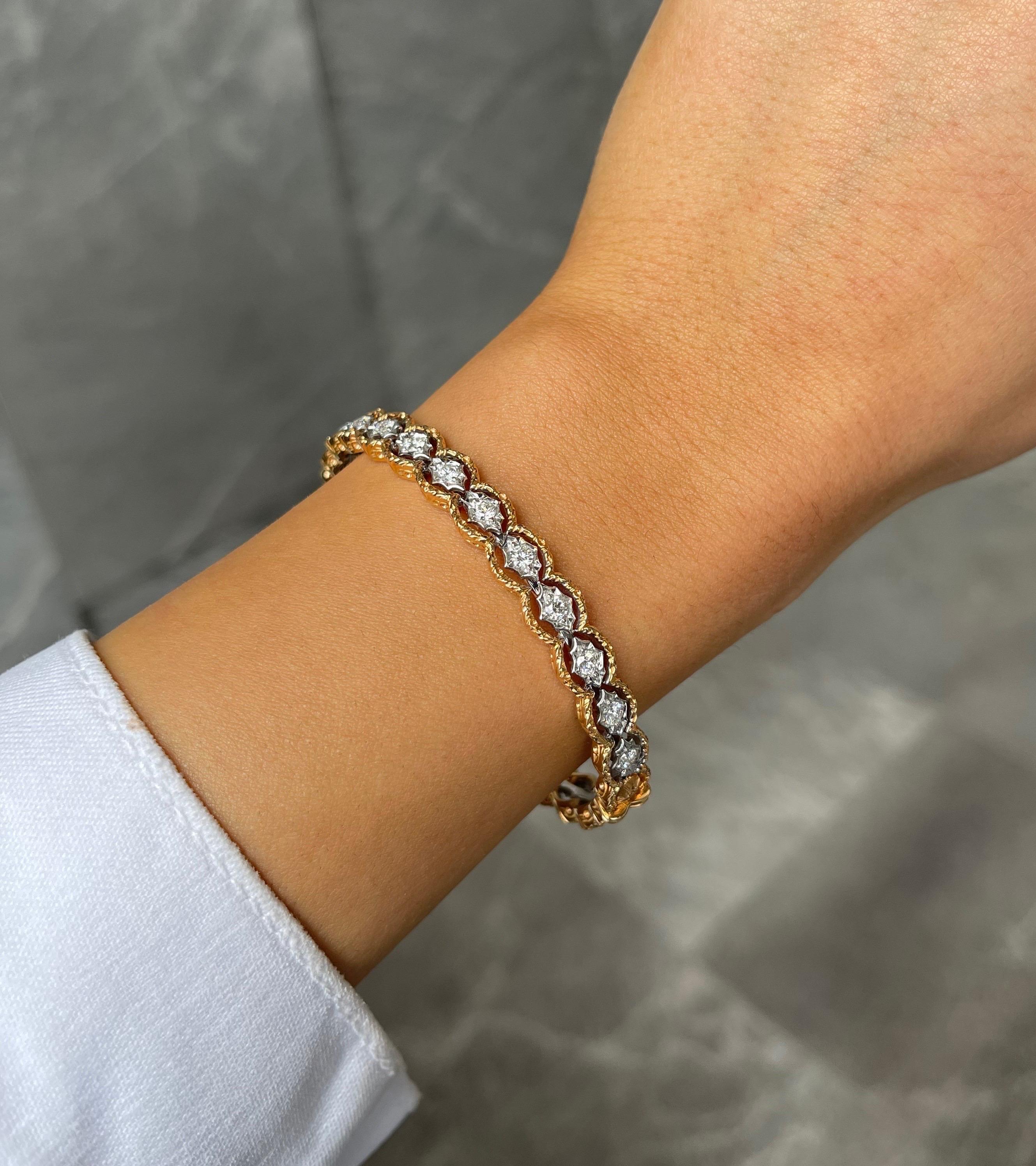 Armreif mit Scharnier aus gebürstetem Gelbgold mit runden Diamanten und Weißgold Damen im Angebot