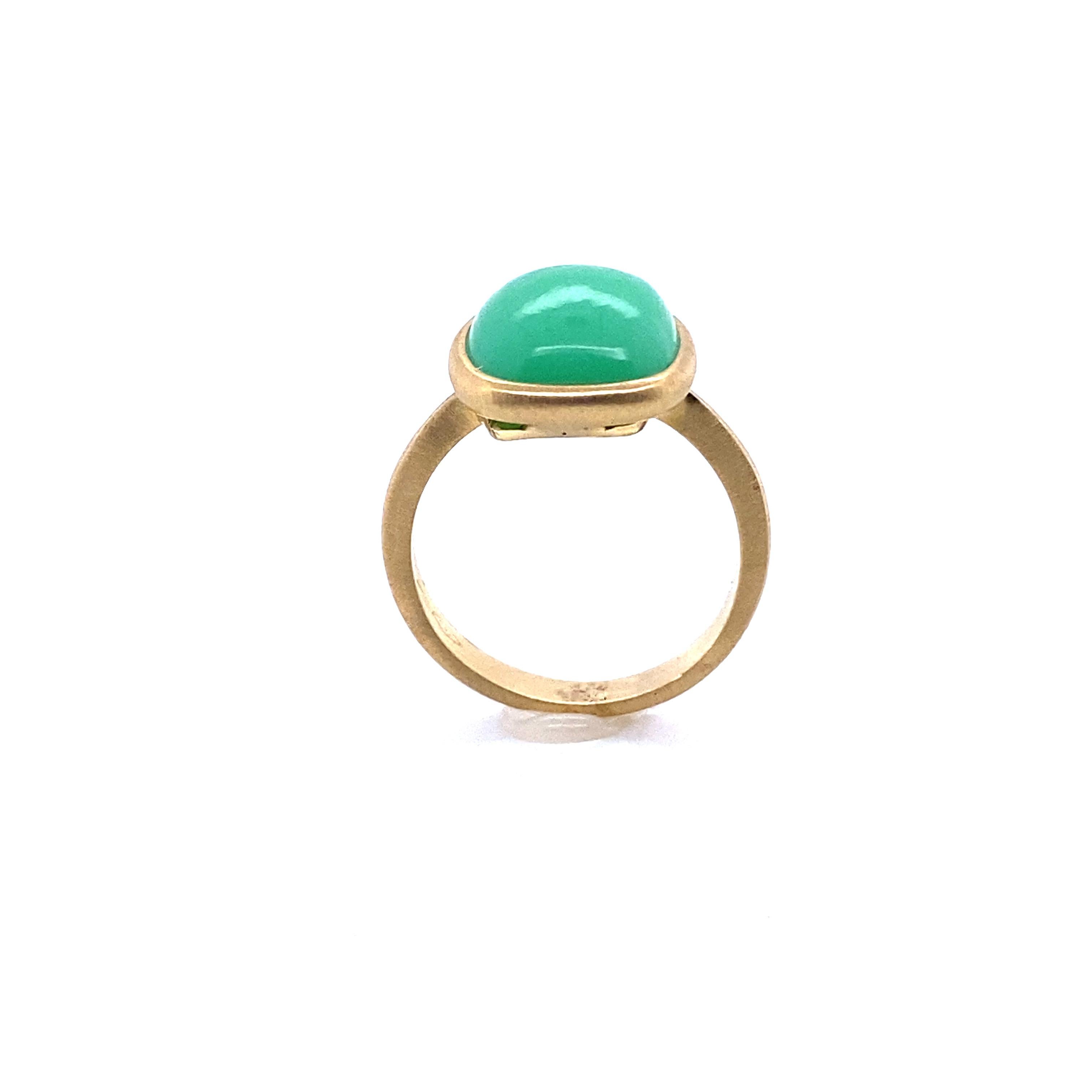 Brushed Yellow Gold with a Cabochon Crisaprasio Cocktail Ring For Sale 1