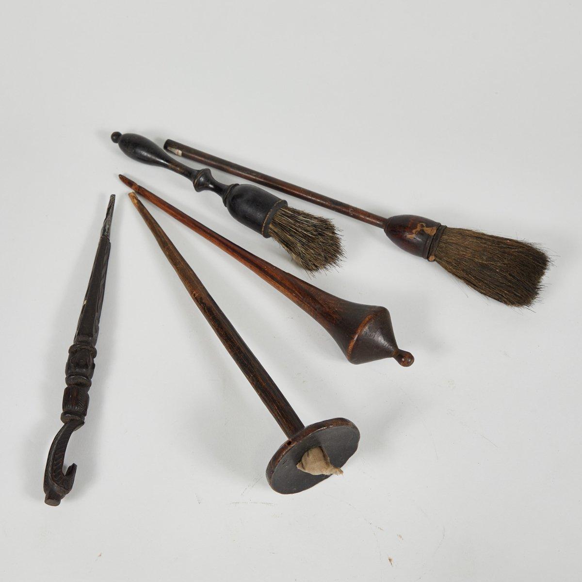 Ten tattoo pens and wood fibre-tipped brushes from late 19th-century Belgium. An organic decorative accent with an edgy, artistic history. 

Belgium, circa 1880

Dimensions: 2W x 2D x 13H