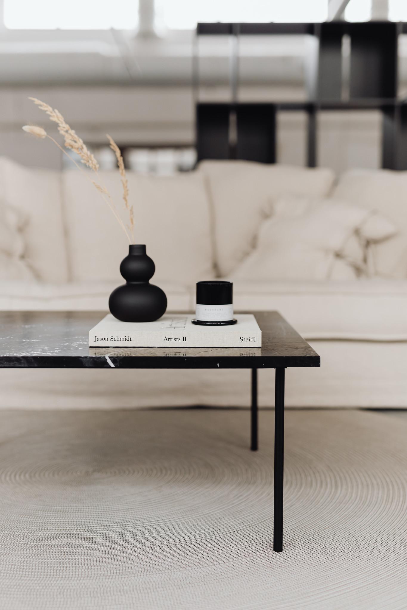 The BRUSHH coffee table has a square top set on a slender, slightly withdrawn frame. Made of black Nero Marquina or white Carrara marble. Available in a polished or brushed version with a delicate matt texture.

The marble tops of our ingredients