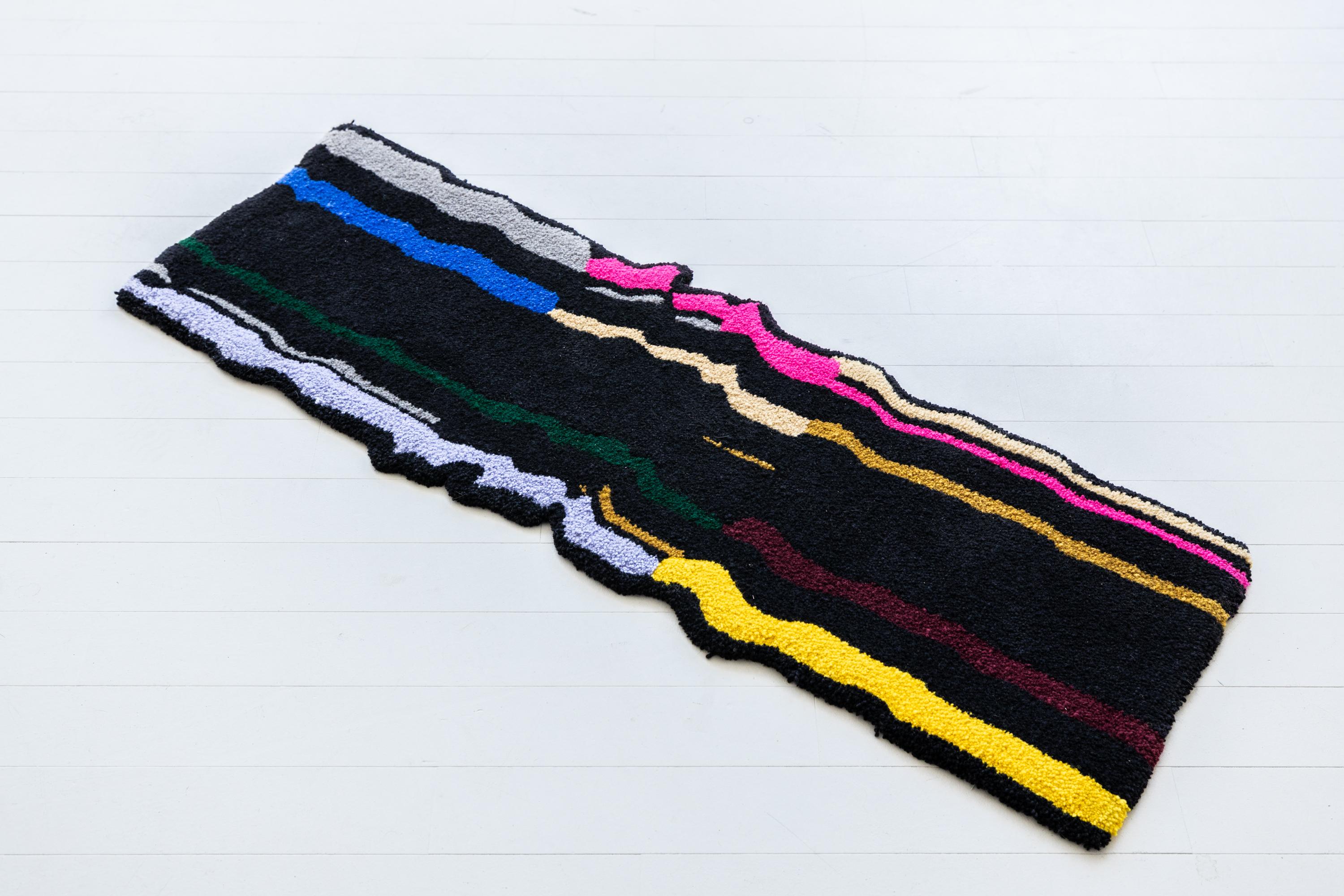 Américain Tapis touffeté abstrait coloré à motif de coups de pinceau (large) en vente