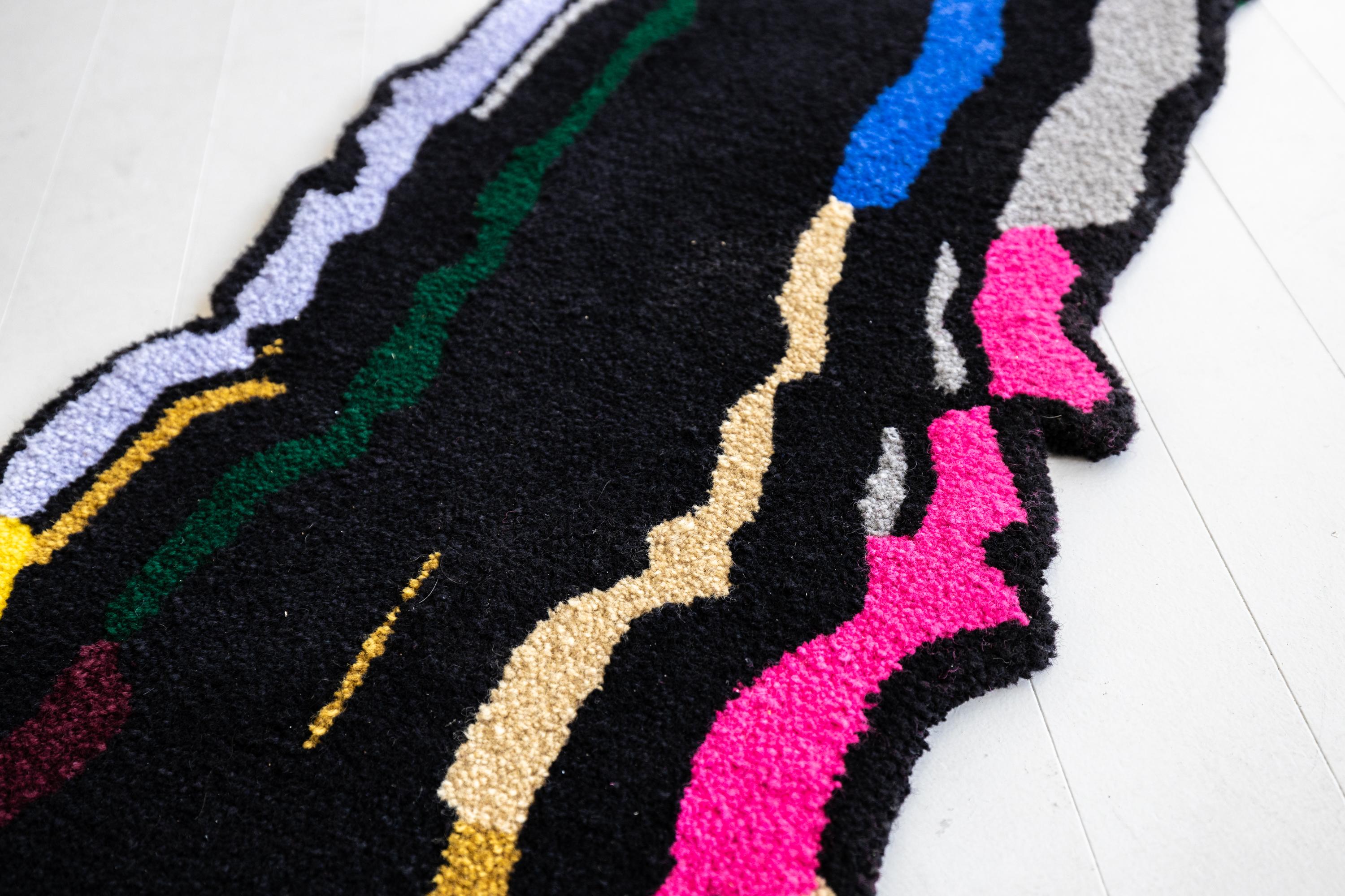 Teppich mit Pinselstrichen-Motiv, farbenfroher abstrakter getufteter Teppich (groß) (Gewebt) im Angebot