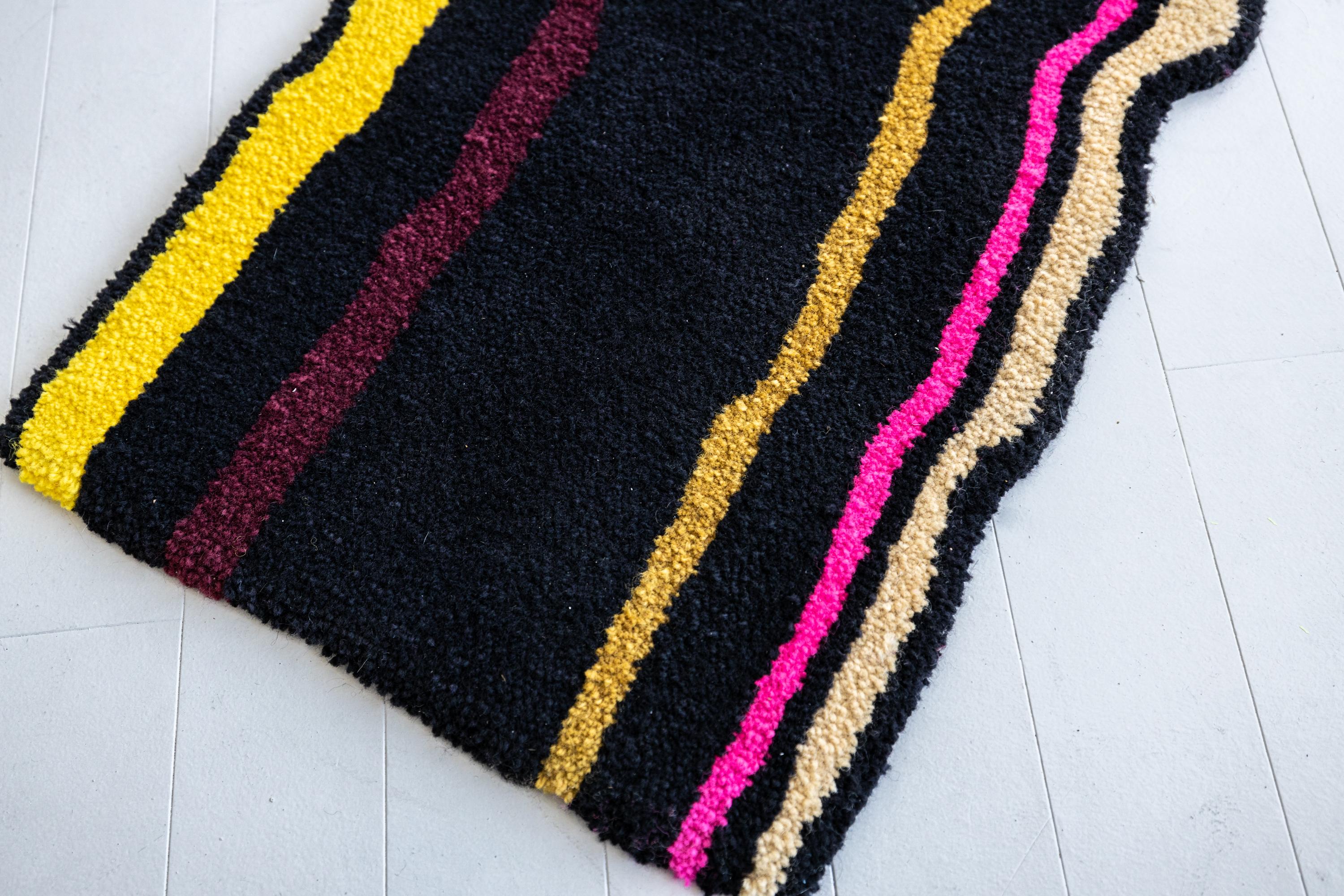 Teppich mit Pinselstrichen-Motiv, farbenfroher abstrakter getufteter Teppich (groß) im Zustand „Neu“ im Angebot in Philadelphia, PA