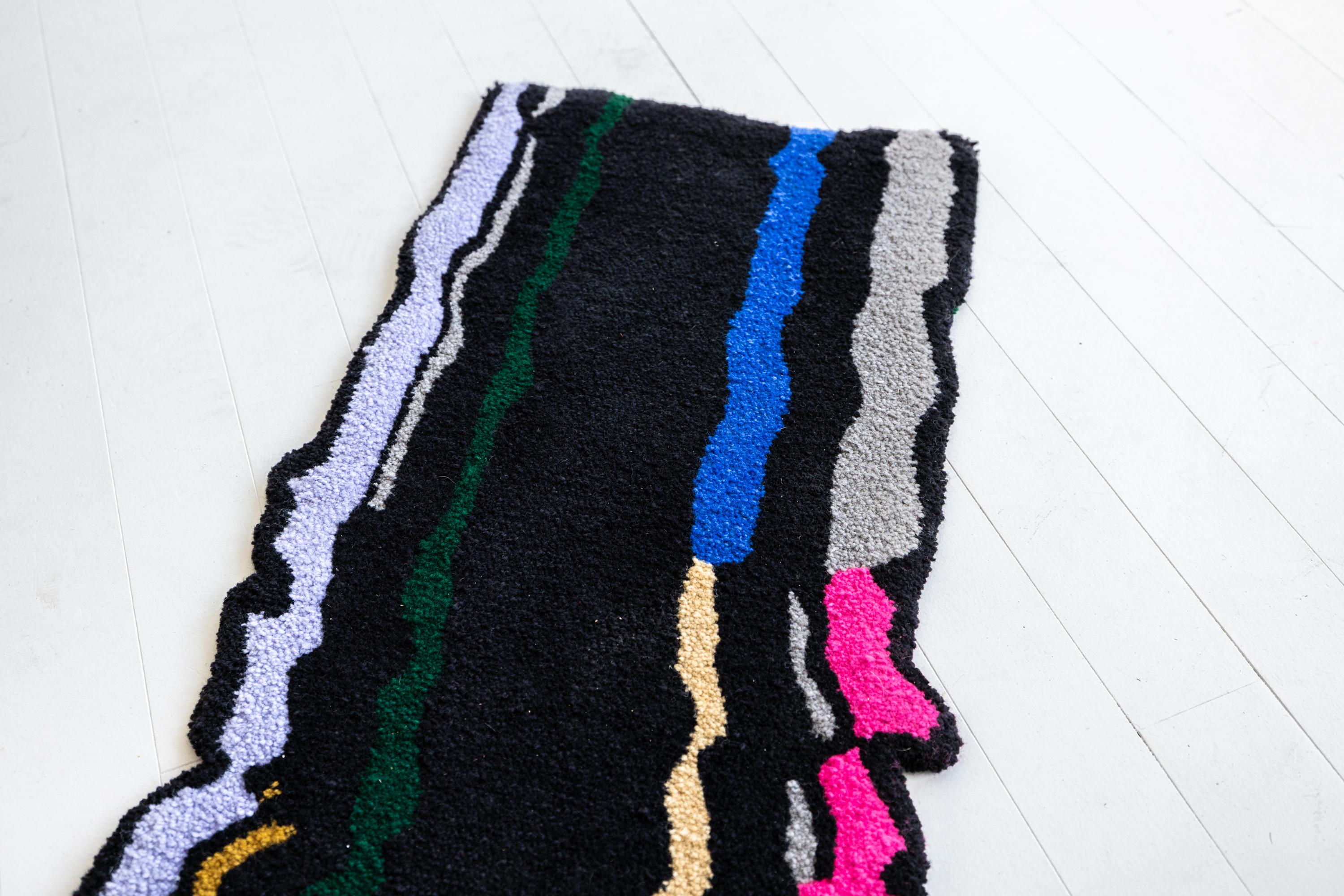 Teppich mit Pinselstrichen-Motiv, farbenfroher abstrakter getufteter Teppich (groß) (21. Jahrhundert und zeitgenössisch) im Angebot