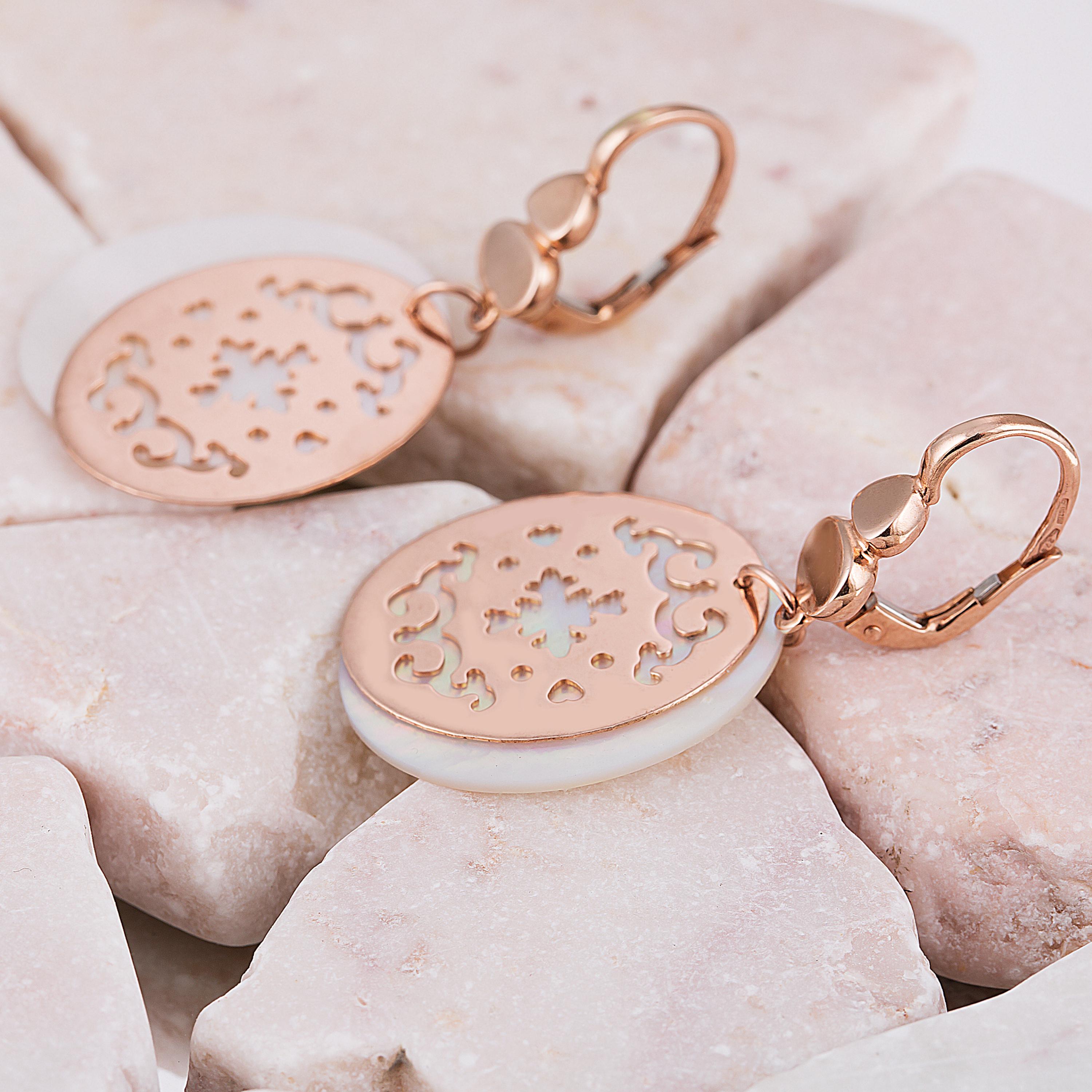 Stunning Drop Earrings
The earrings are 18K Rose Gold
Oval Mother of Pearl Discs
The earrings measure 1.5