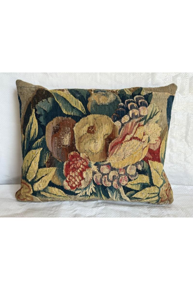 Add a touch of Renaissance charm with our Brussels 16th Century Pillow. Measuring 18