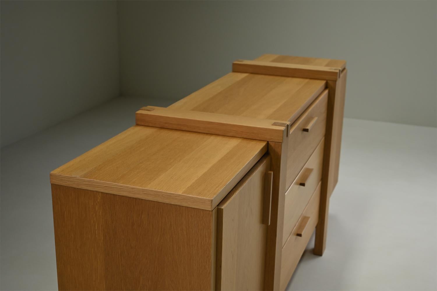 Brustalist oak sideboard, Belgium. In Good Condition For Sale In Landgraaf, NL