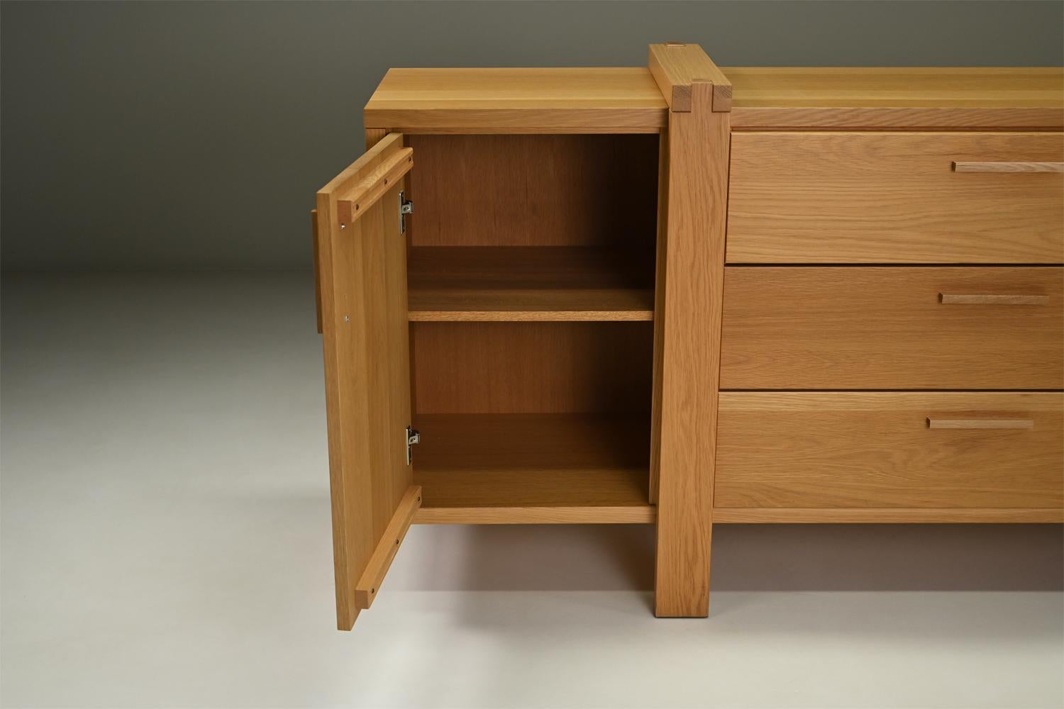 Brustalist oak sideboard, Belgium. in vendita 1