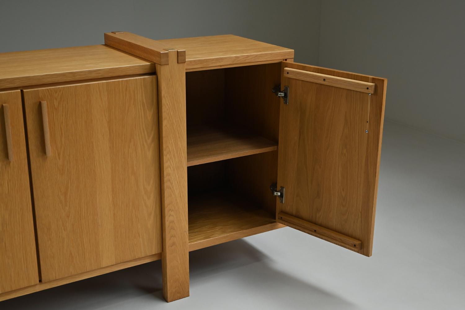 Brustalist oak sideboard, Belgium. For Sale 2
