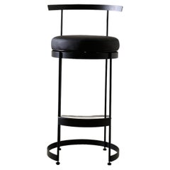 Tabouret de bar pivotant Brut en cuir de cactus noir par MENO HOME