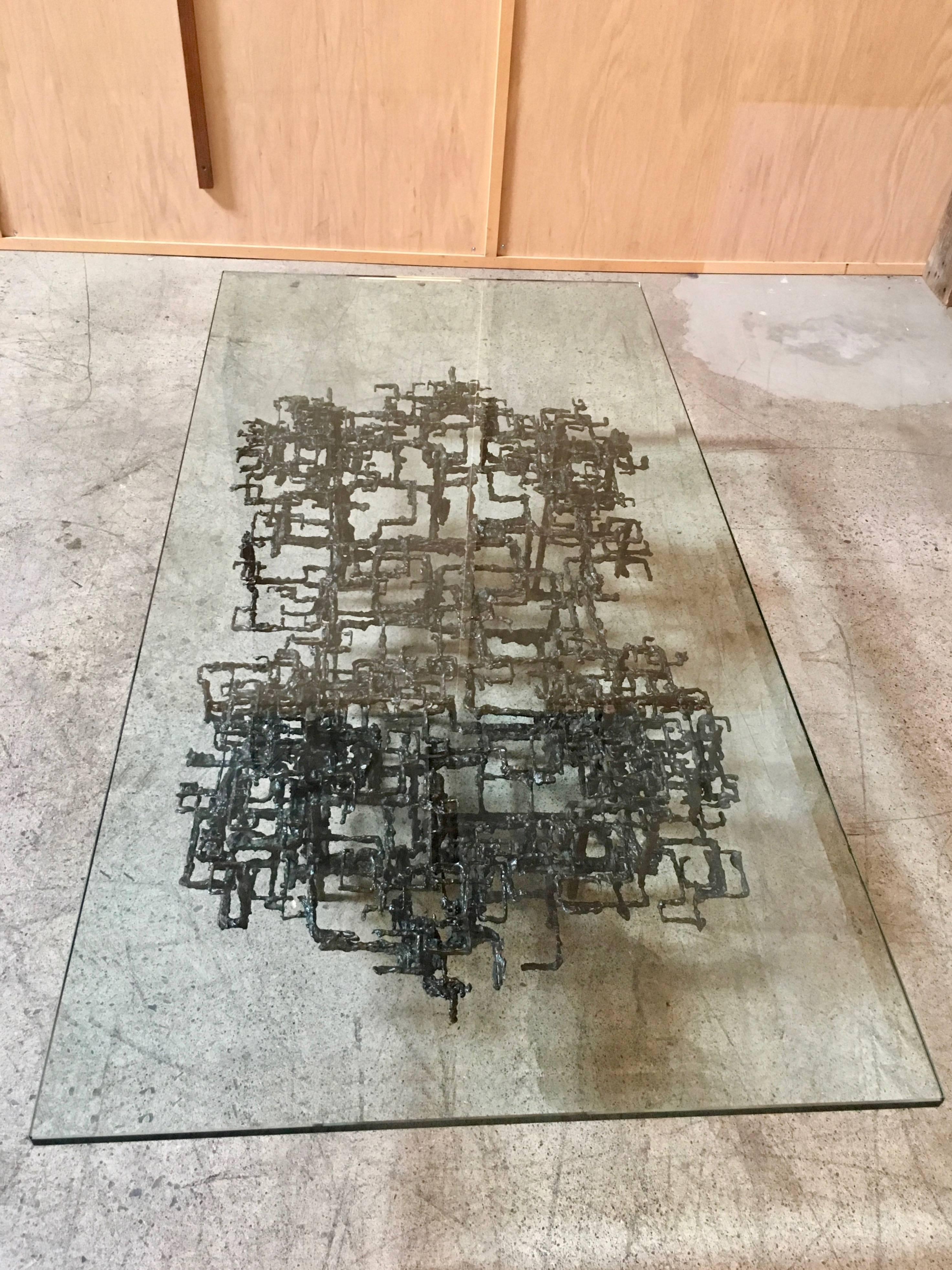 Moulage Table basse abstraite brutaliste de l'artiste Daniel Gluck