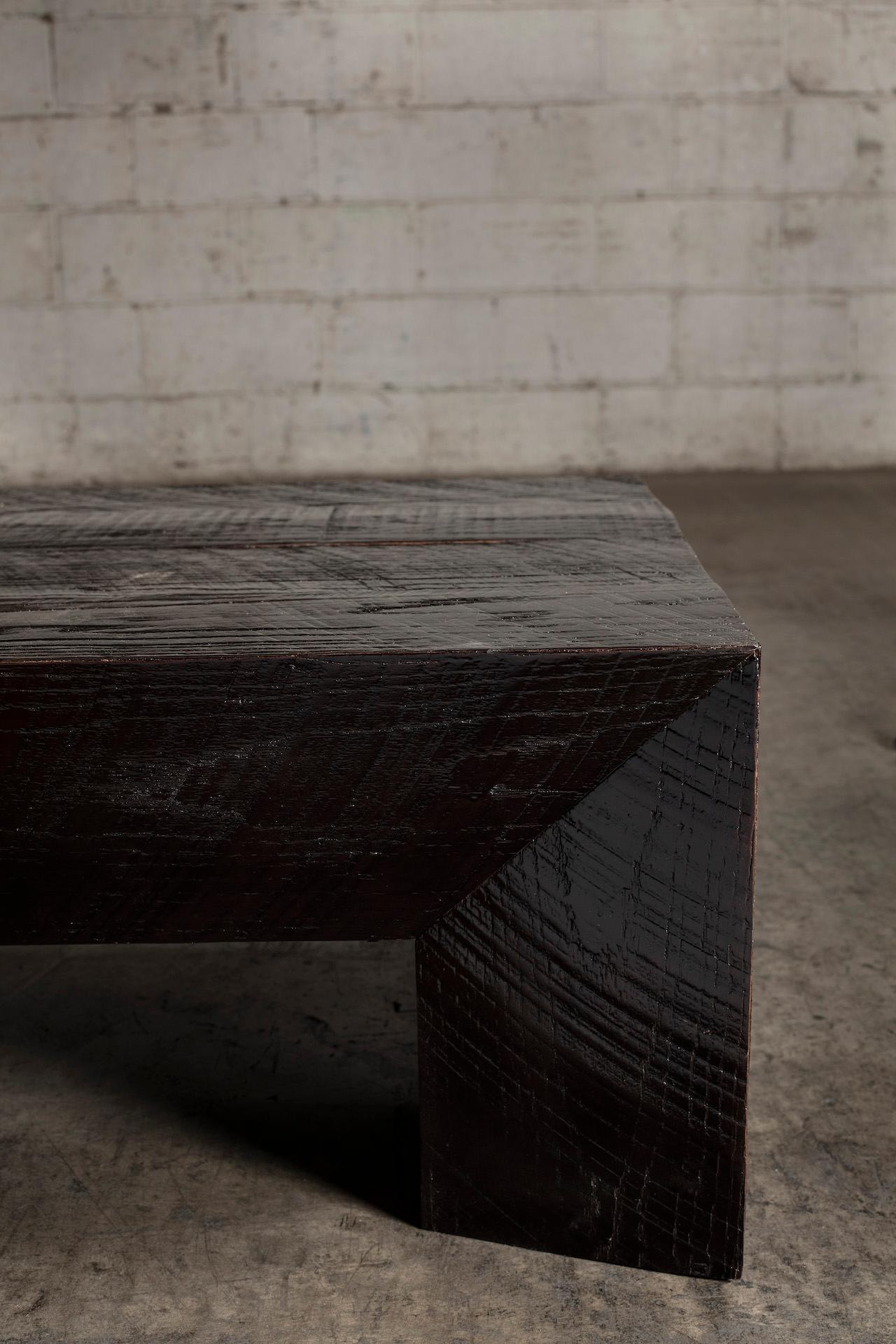 Mexicain Table basse rectangulaire en chêne noir Brutal en vente