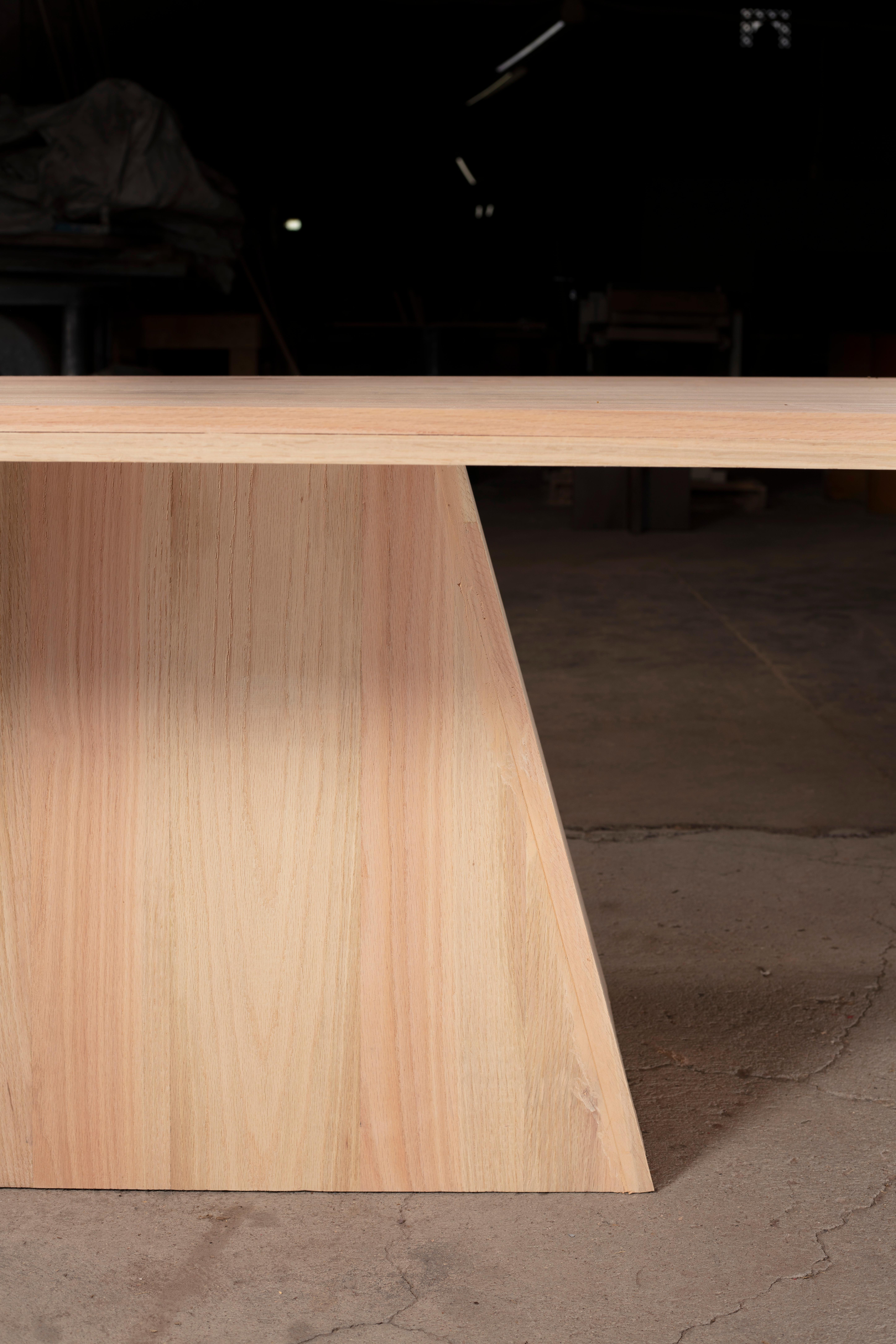 Mesa de comedor rectangular Brutal de roble rojo natural by No Age Studio Mexicano en venta