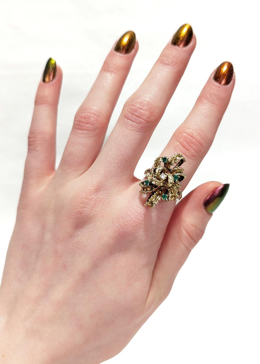 Brutalist 14 Karat Gold Emerald and Diamond Bow Form Cocktail Ring For Sale 4