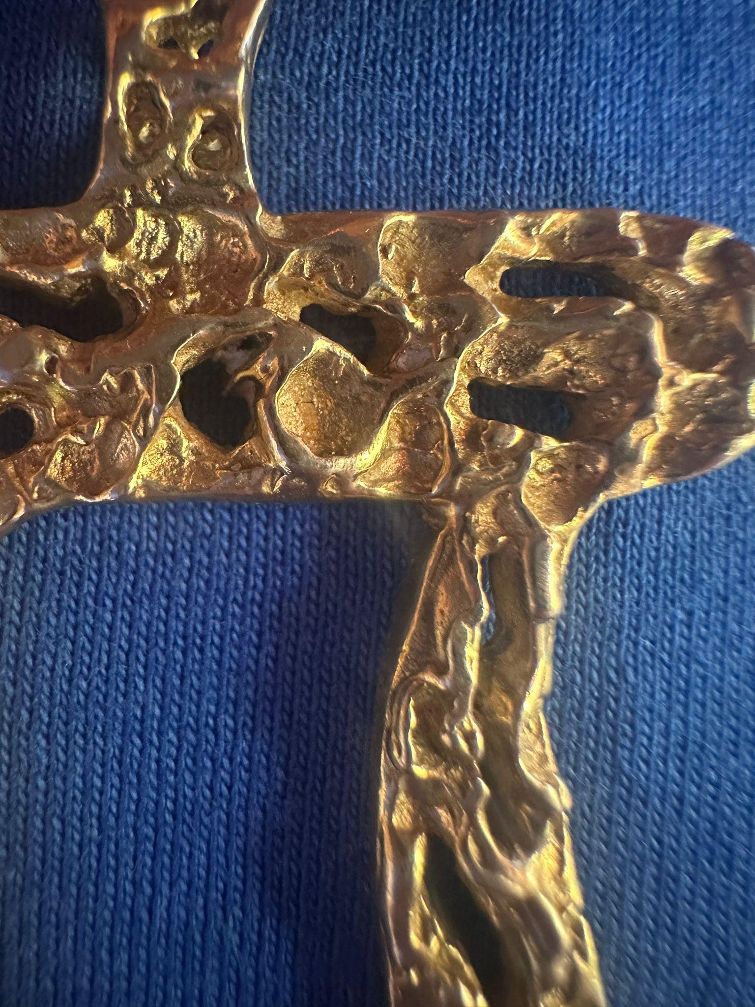 Brutalist 14K Gold Chai Pendant- Handcrafted, Israel 1970s In Excellent Condition For Sale In New York, NY
