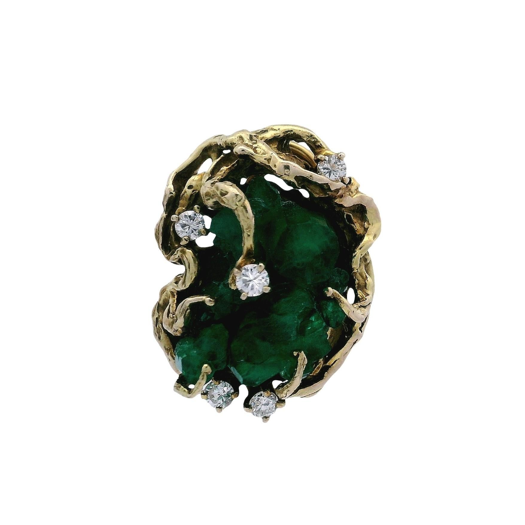 Brutalist 18kt yellow Gold Earrings with Rough uncut Emeralds & Diamonds In condizioni buone in vendita a Aventura, FL