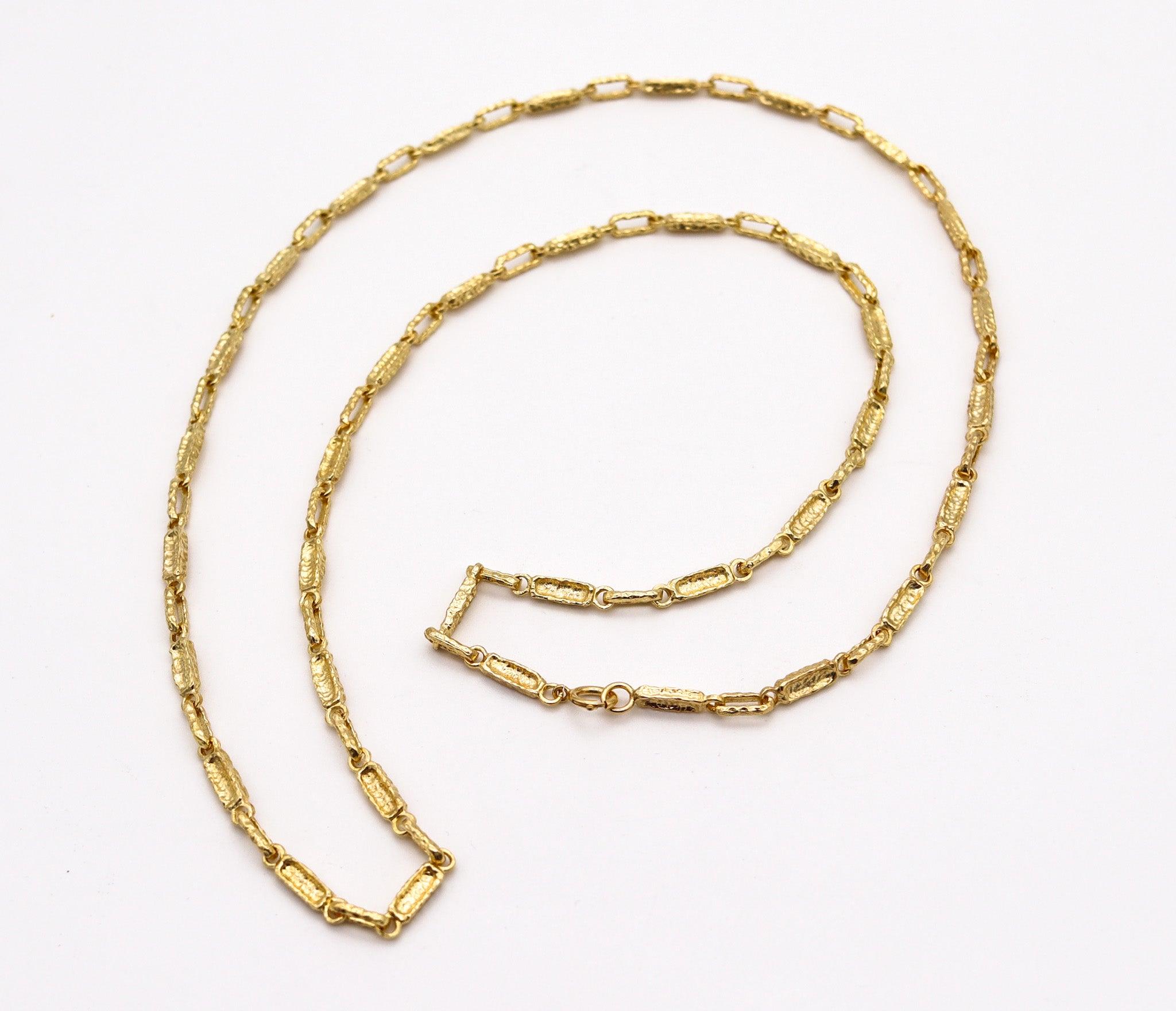 Moderniste Chaîne longue texturée artistique BRUTALIST 1970 en or jaune massif 14 carats en vente