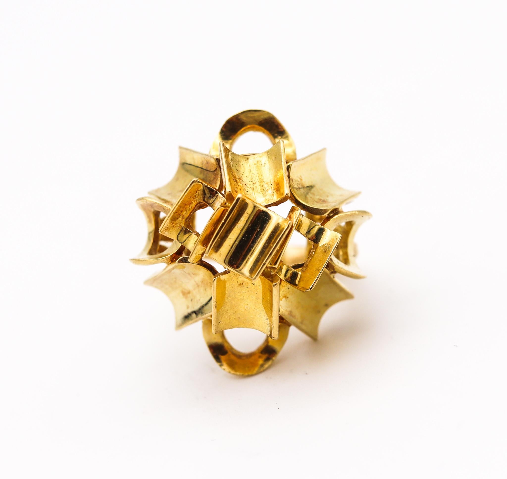 Geometric brutalist ring from the 70's.

A beautiful, unusual and sculptural piece, created in Milano Italy, back in the 1970. This brutalist cocktail ring has been assemble with multiples geometric elements crafted in solid yellow gold of 18 karats