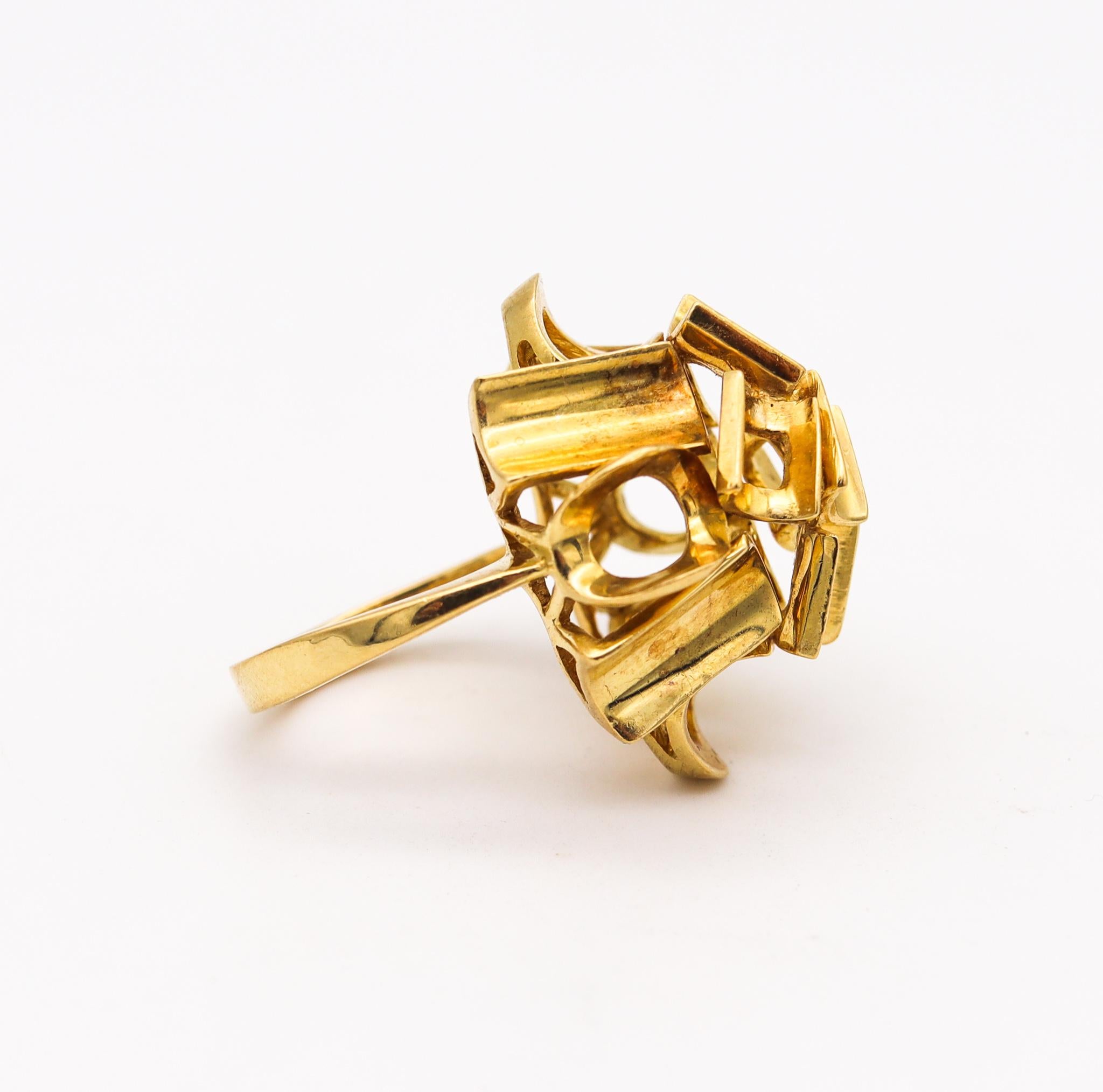 Modernist Brutalist 1970's Sculptural Geometric Cocktail Ring In Solid 18Kt Yellow Gold For Sale