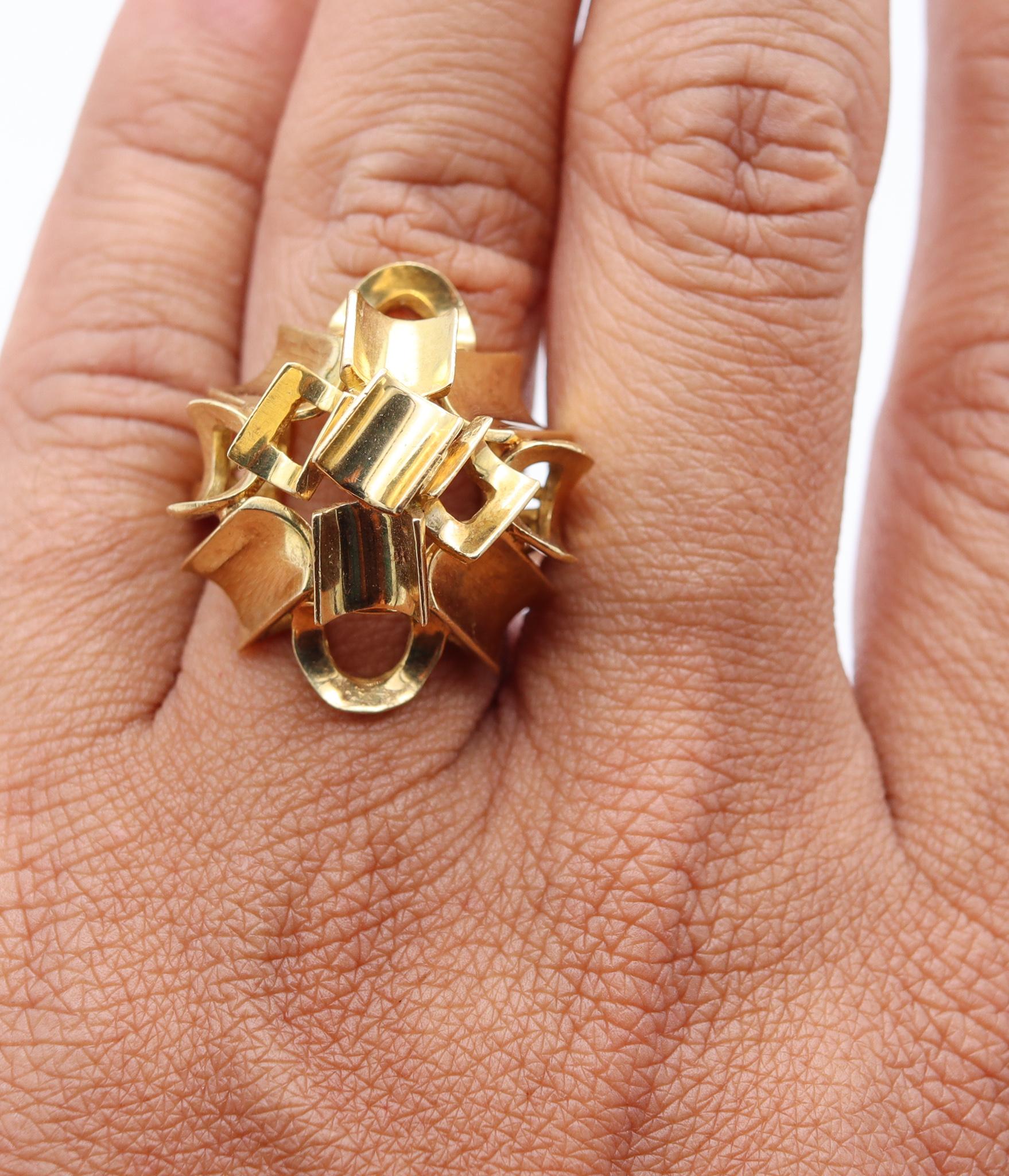 Women's Brutalist 1970's Sculptural Geometric Cocktail Ring In Solid 18Kt Yellow Gold For Sale