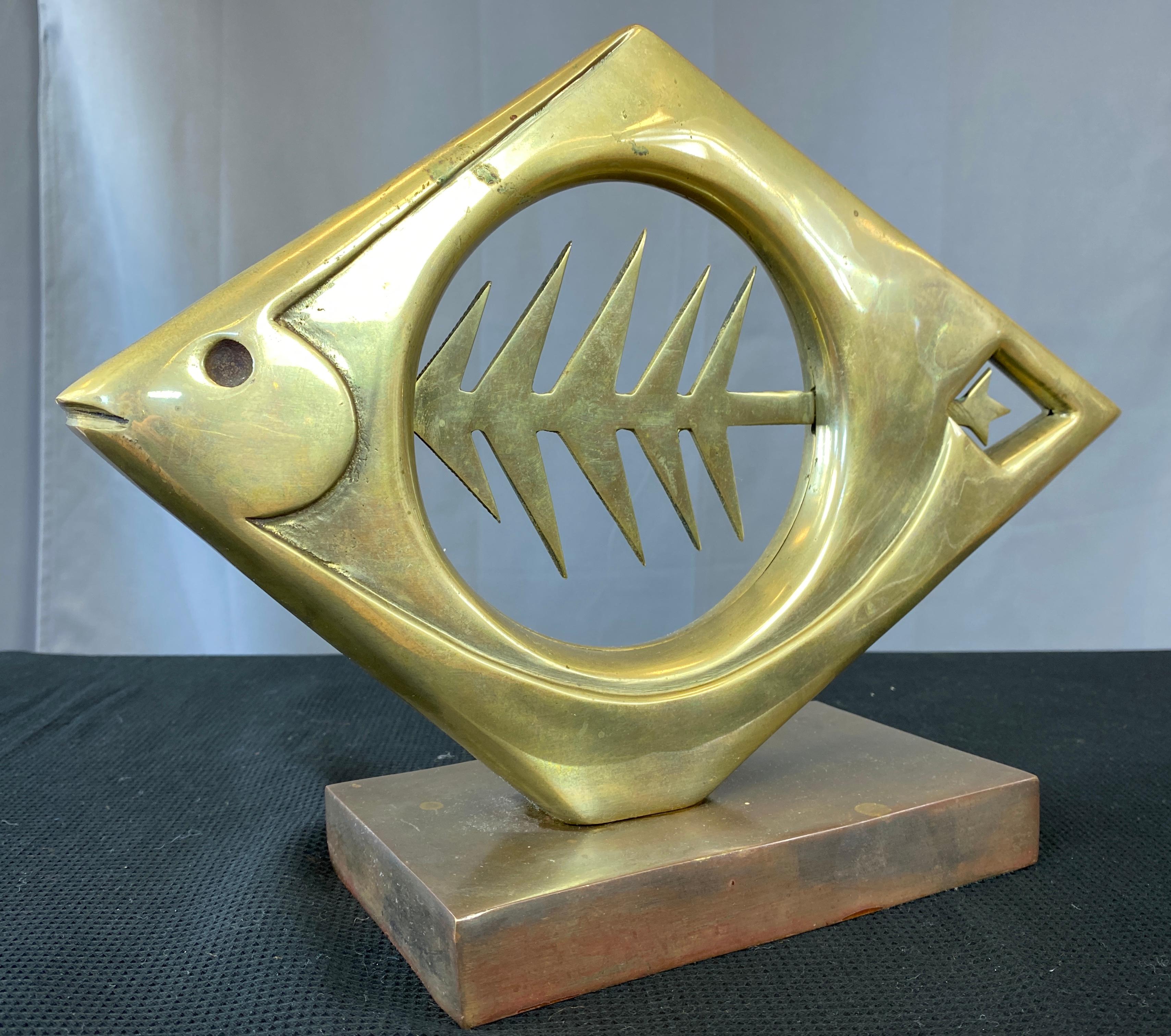 Brutalist Abstract Brass Fish by Dolbi Cashier, circa 1980s In Good Condition In San Francisco, CA