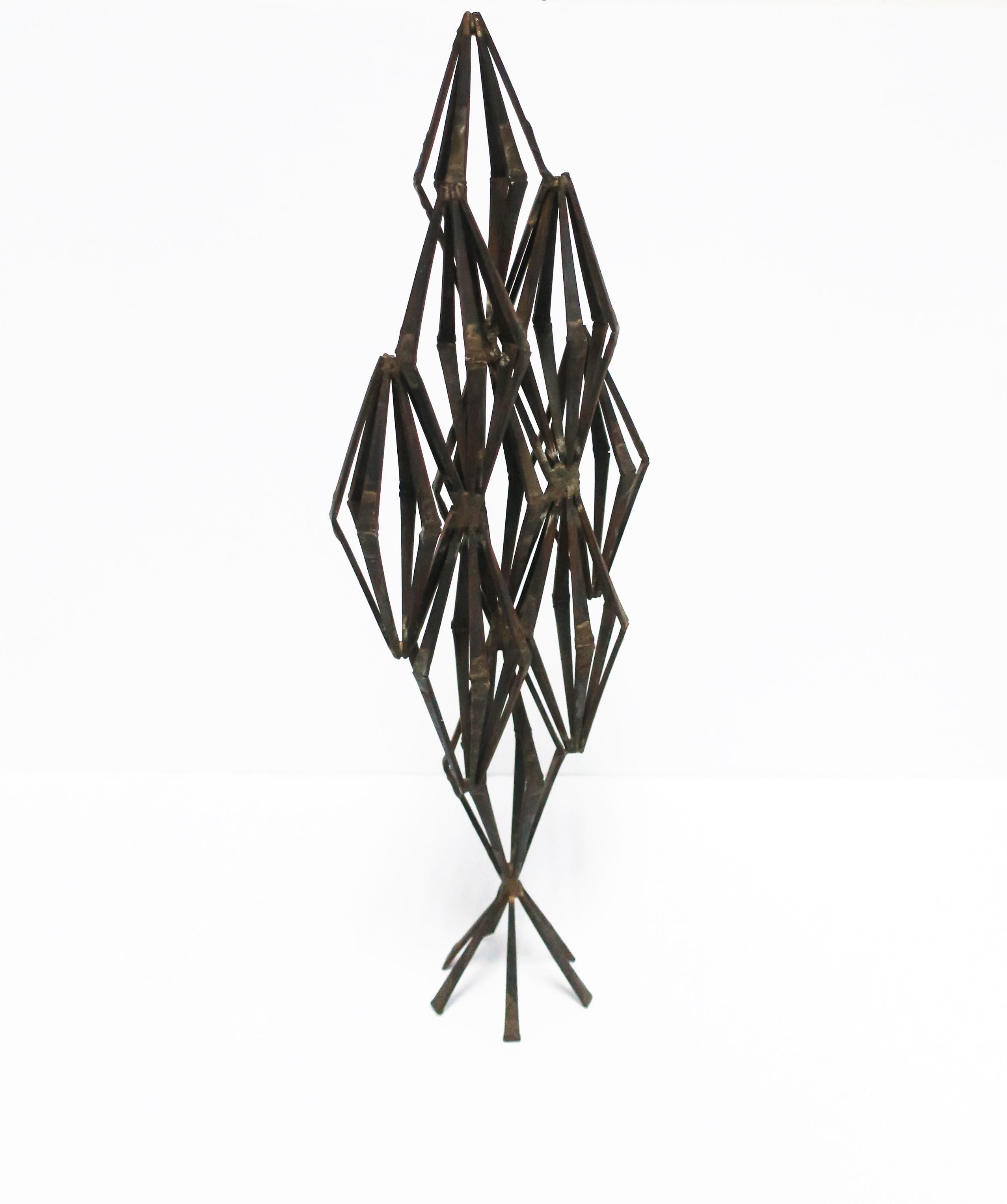 Metallskulptur im Stil des Brutalismus mit Marque-Form im Angebot 2