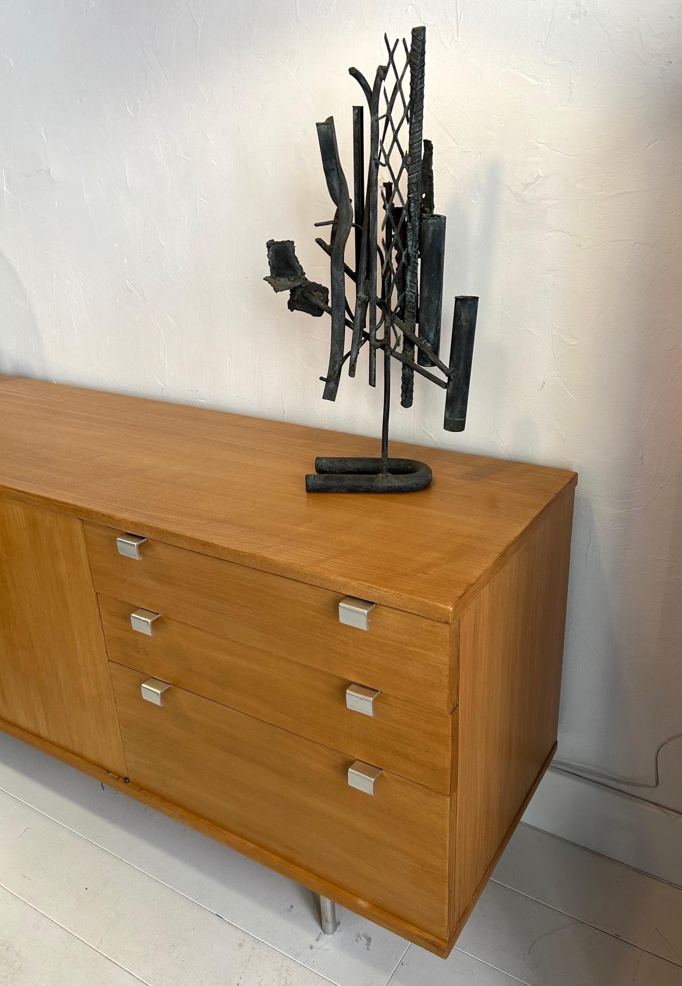 Brutalist abstract wrought iron sculpture from the 1970s In Good Condition For Sale In LE CANNET, FR