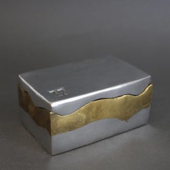 Boîte brutaliste en aluminium et en laiton par David Marshall