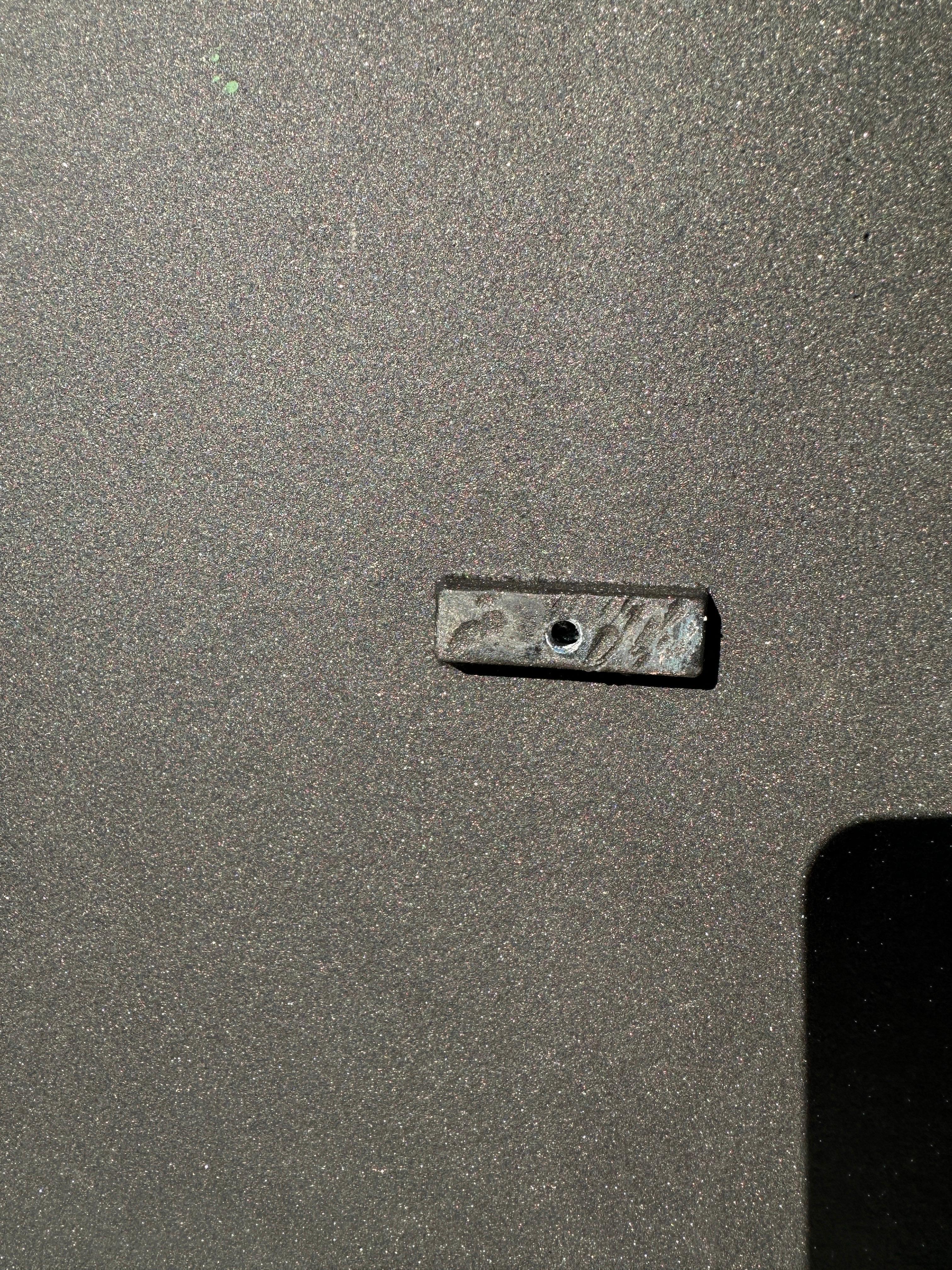 Puerta Brutalista de Aluminio en Acabado Bronce Antiguo en venta 10