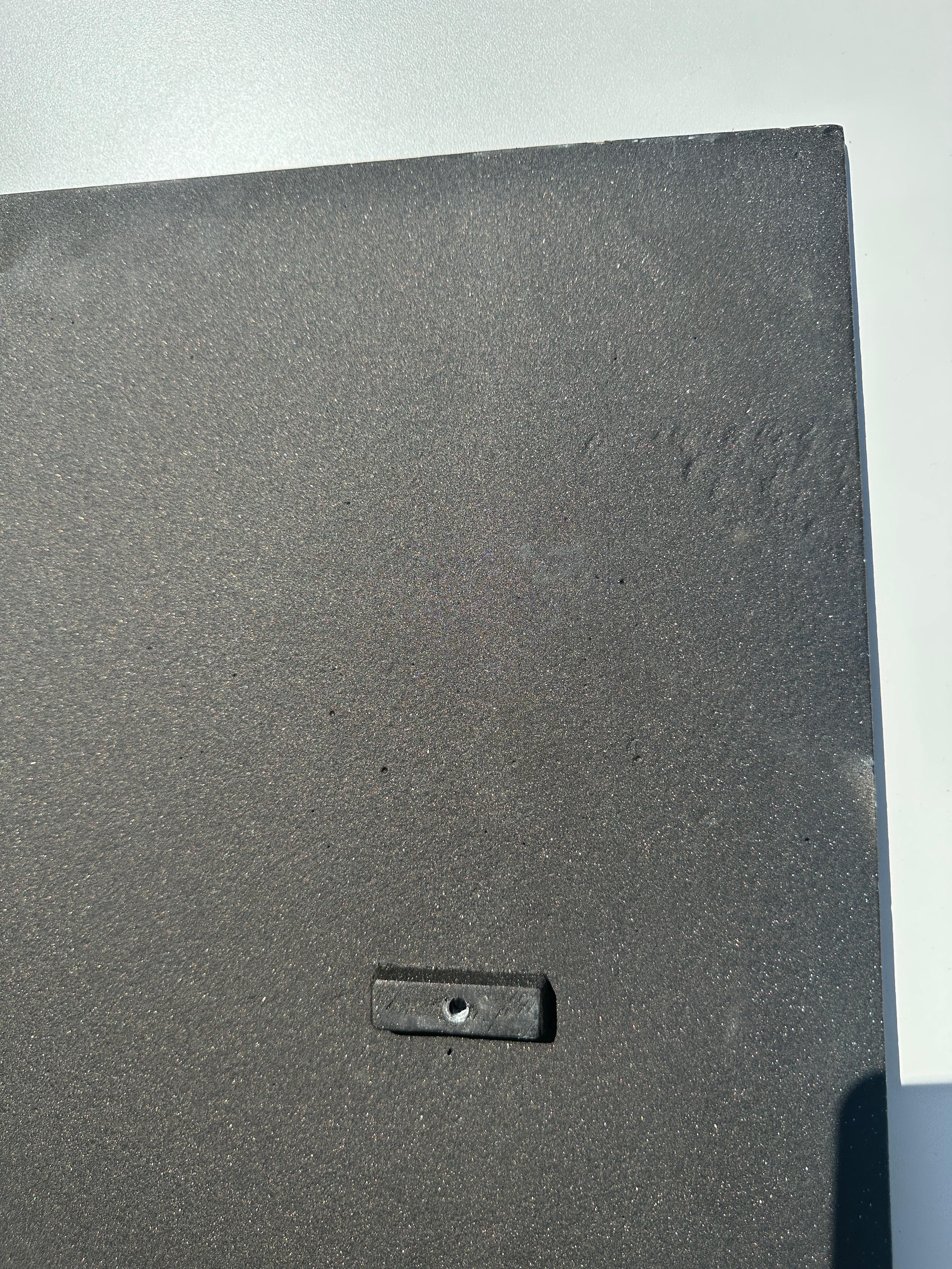 Puerta Brutalista de Aluminio en Acabado Bronce Antiguo en venta 11
