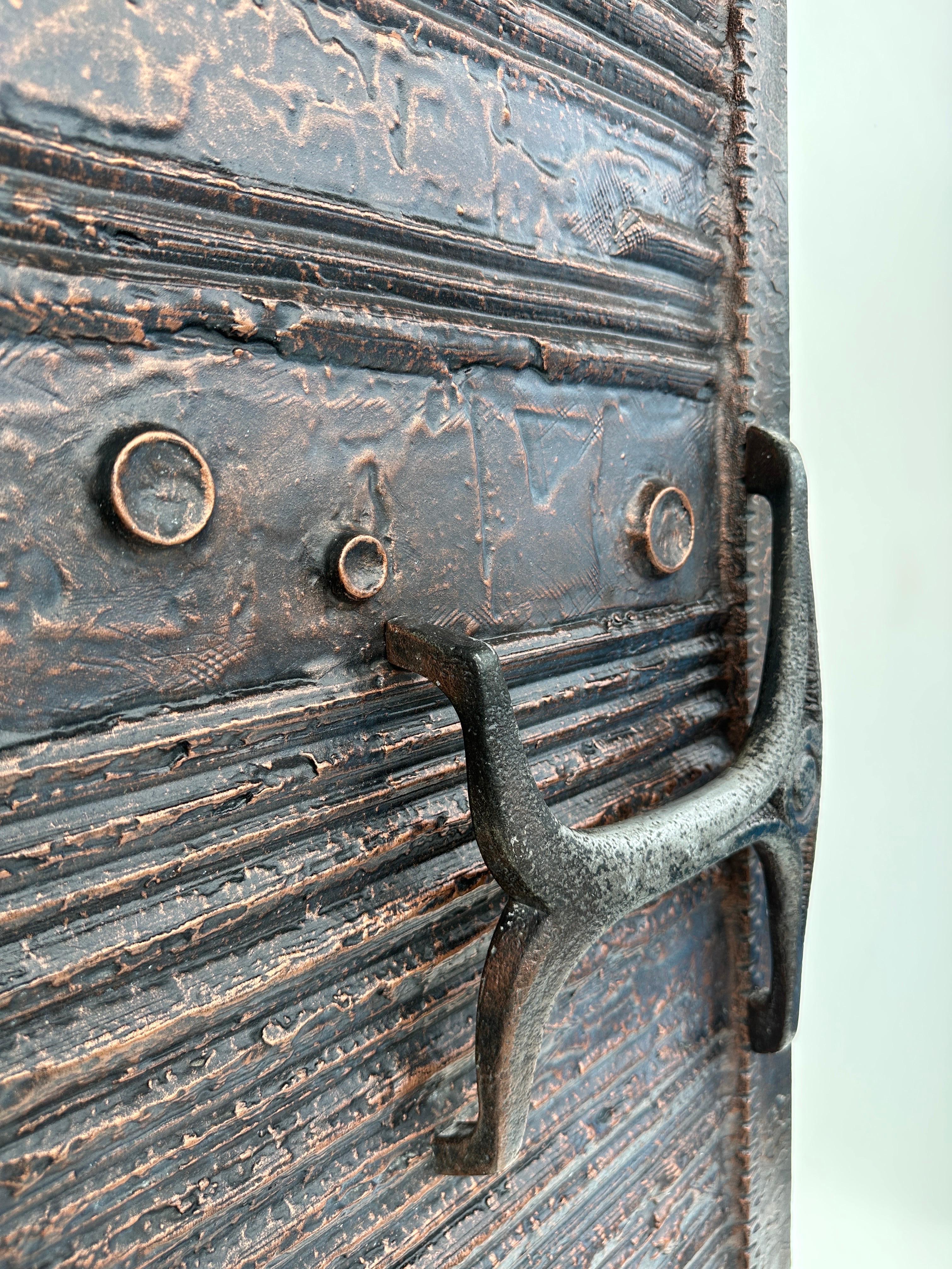 Panneau de porte brutaliste en aluminium en finition bronze/ cuivre anodisé  en vente 7