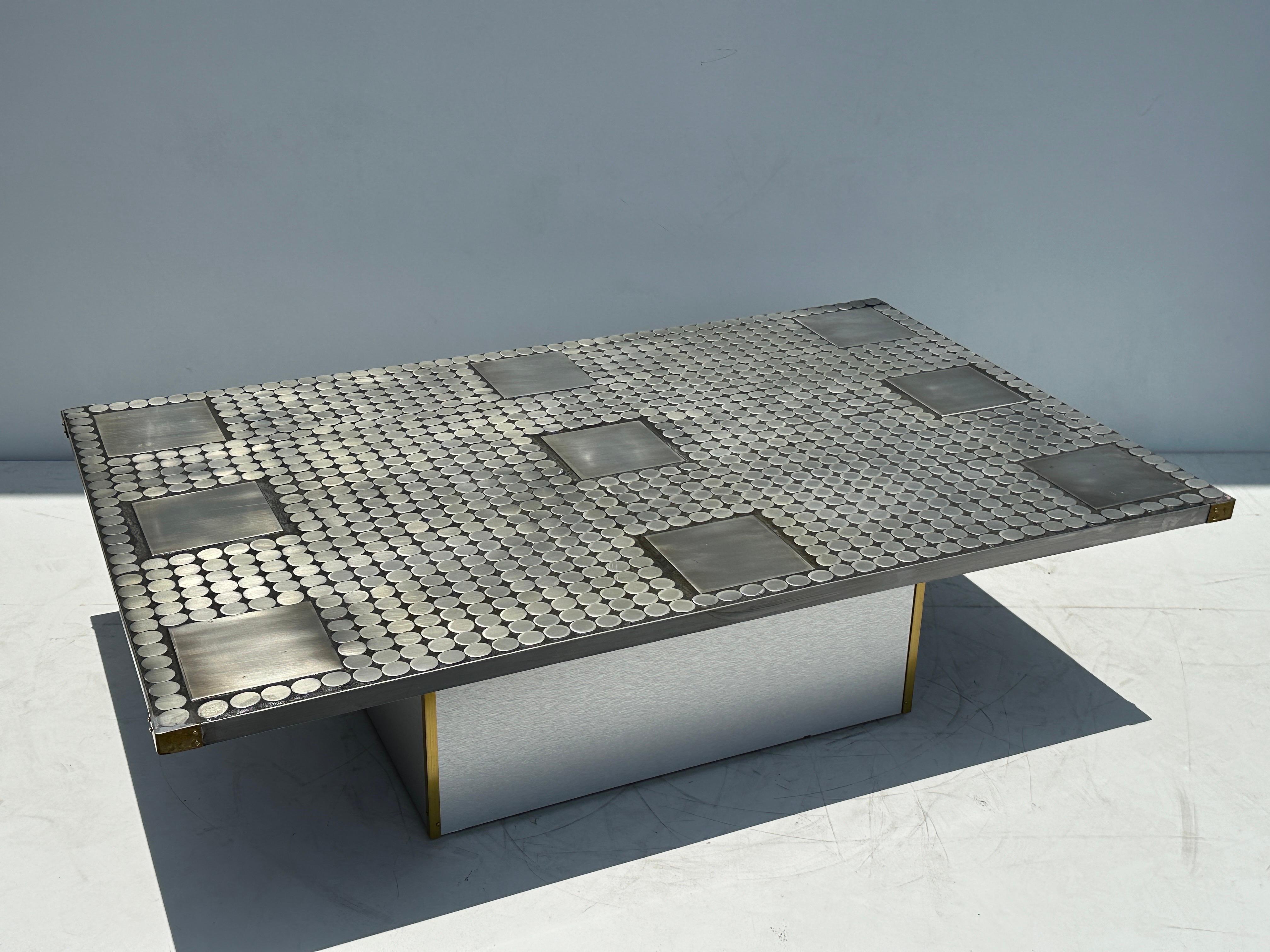 Brutalistischer Aluminium Mosaik Couchtisch (Belgisch) im Angebot