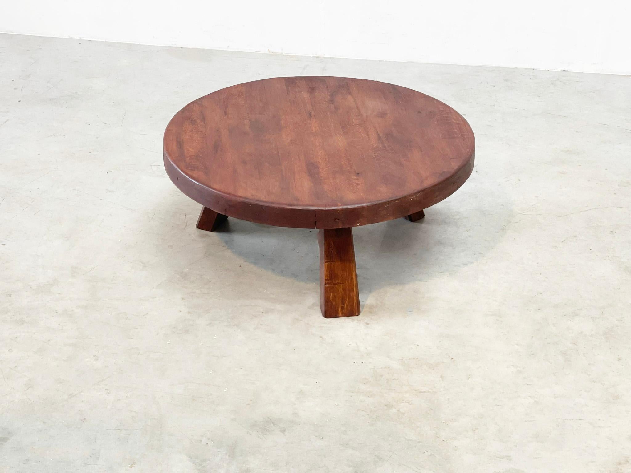 Brutalist and elegant coffee table For Sale 3