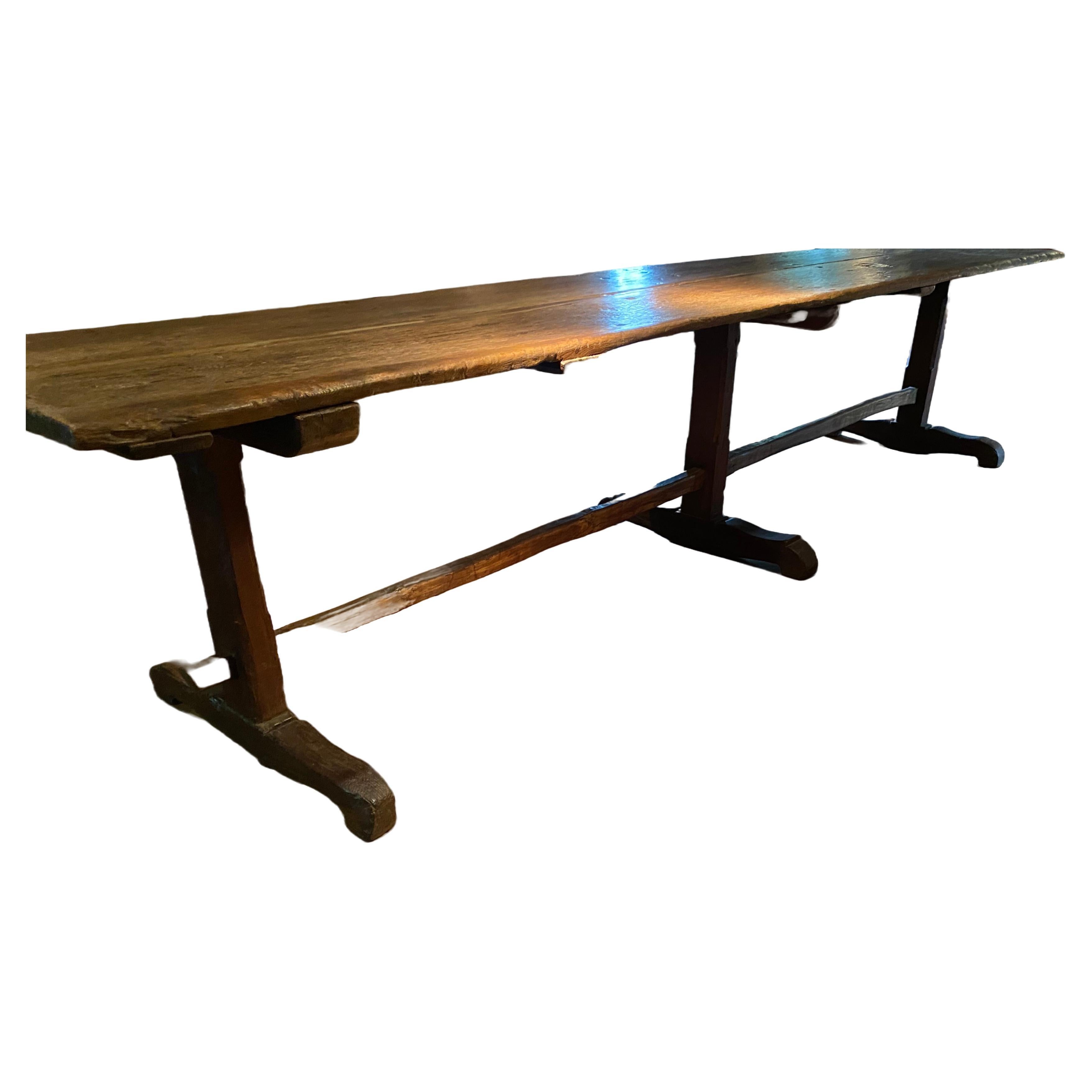 Table italienne antique brutaliste