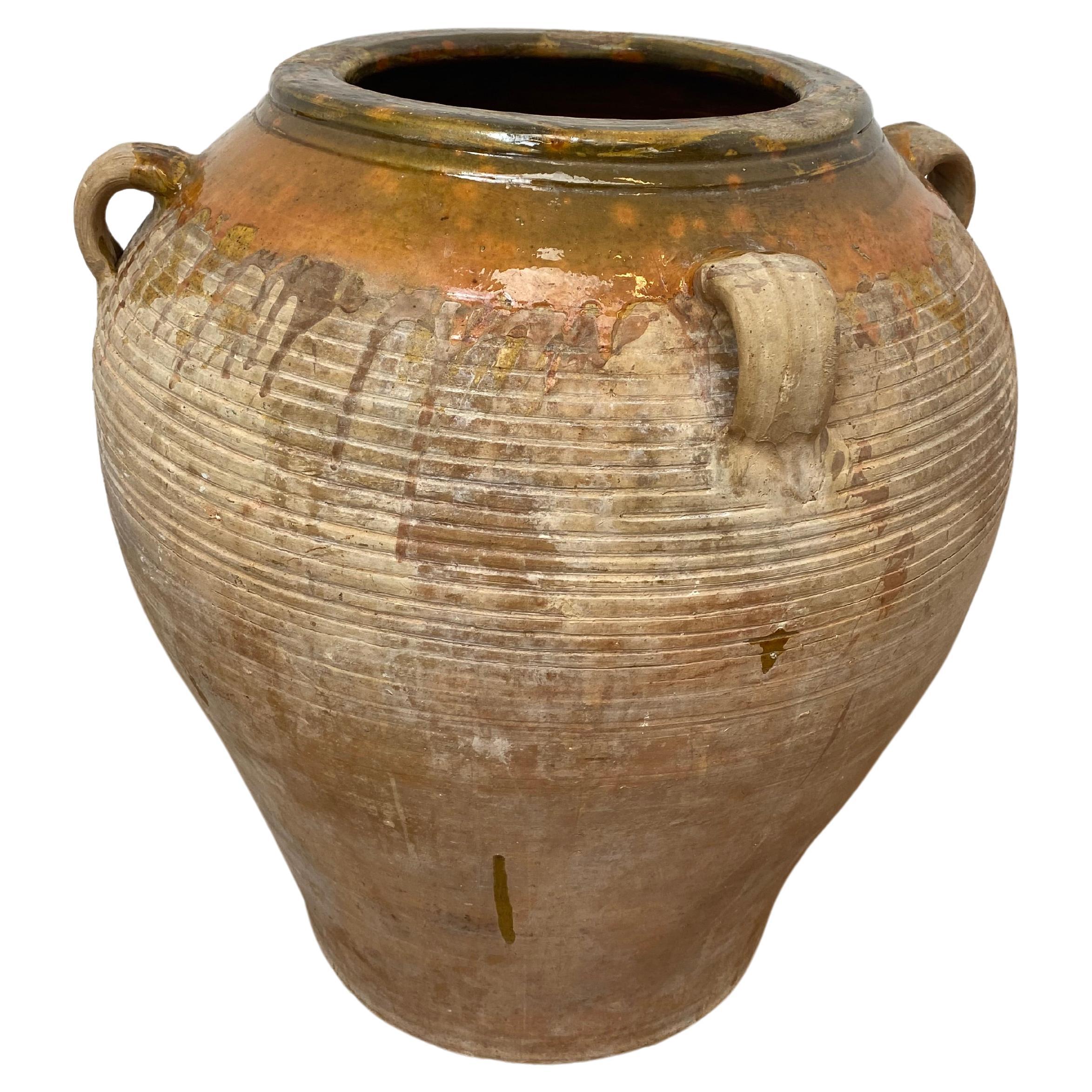 Brutalistisches, antikes spanisches Keramikgefäß