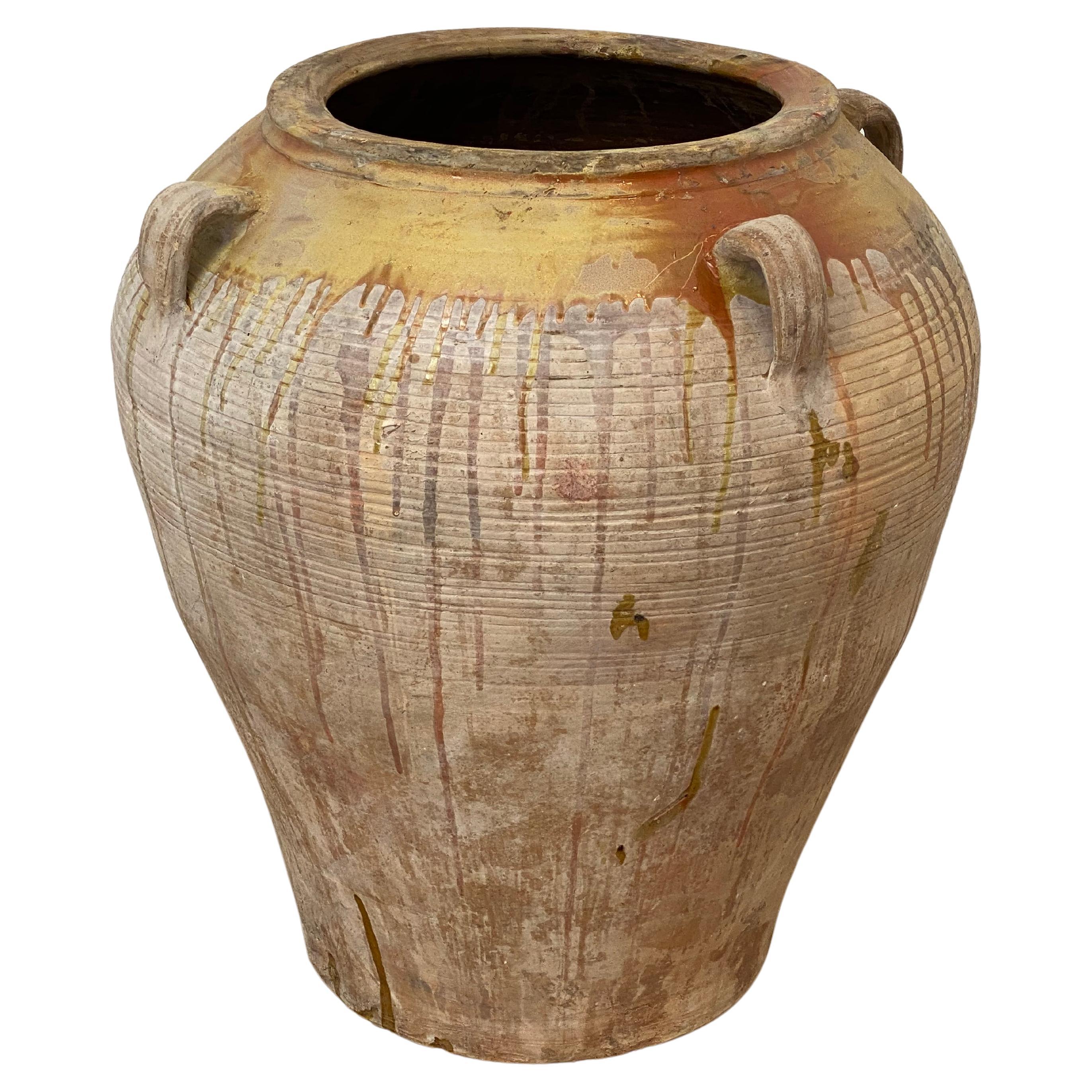 Brutalistisches, antikes spanisches Keramikgefäß im Angebot