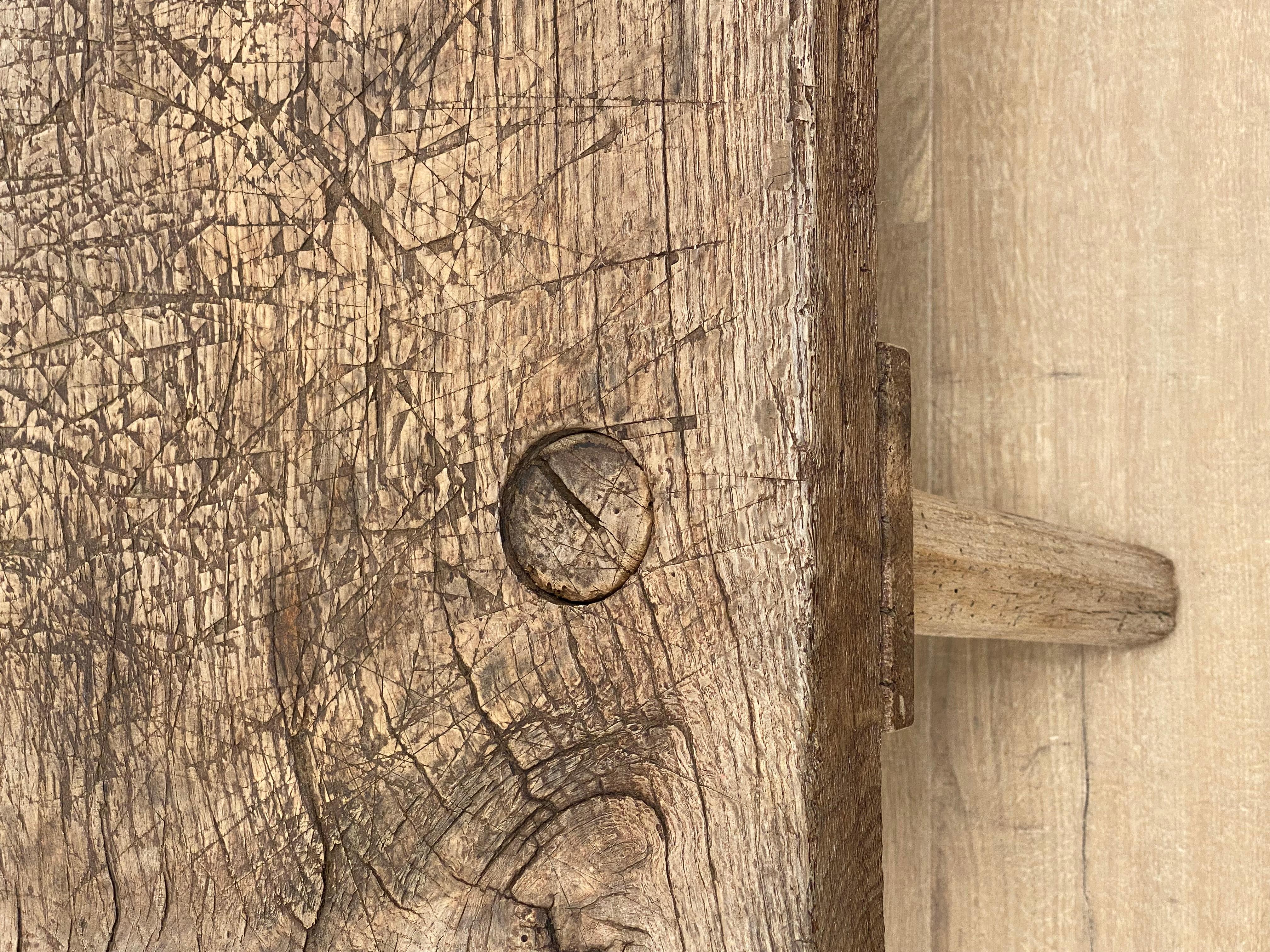 Table de canapé antique brutaliste en bois d'Italie Bon état - En vente à Schellebelle, BE