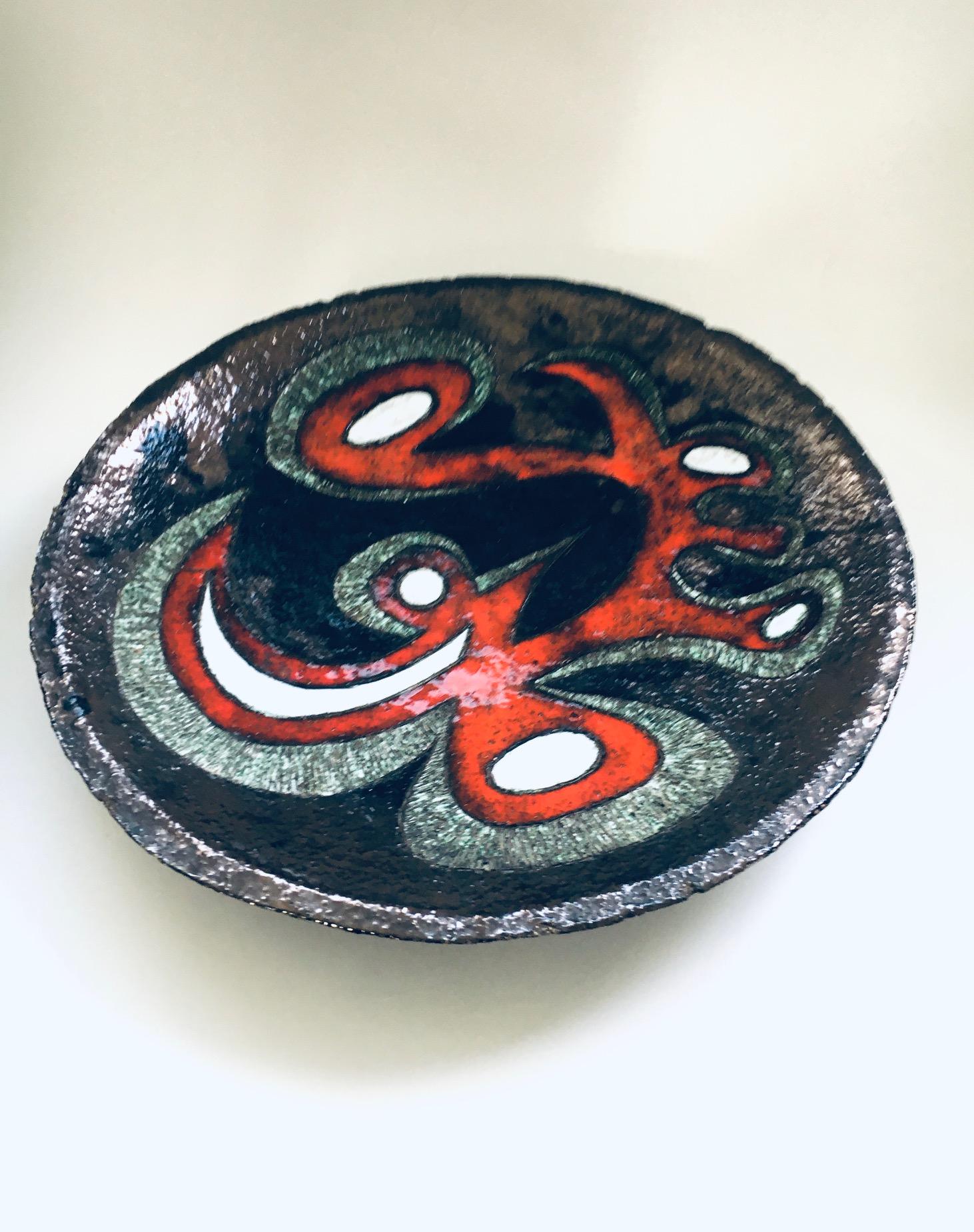 Brutalist Art Ceramic XL Bowl, signed Delabell, Belgium 1960's In Good Condition For Sale In Oud-Turnhout, VAN