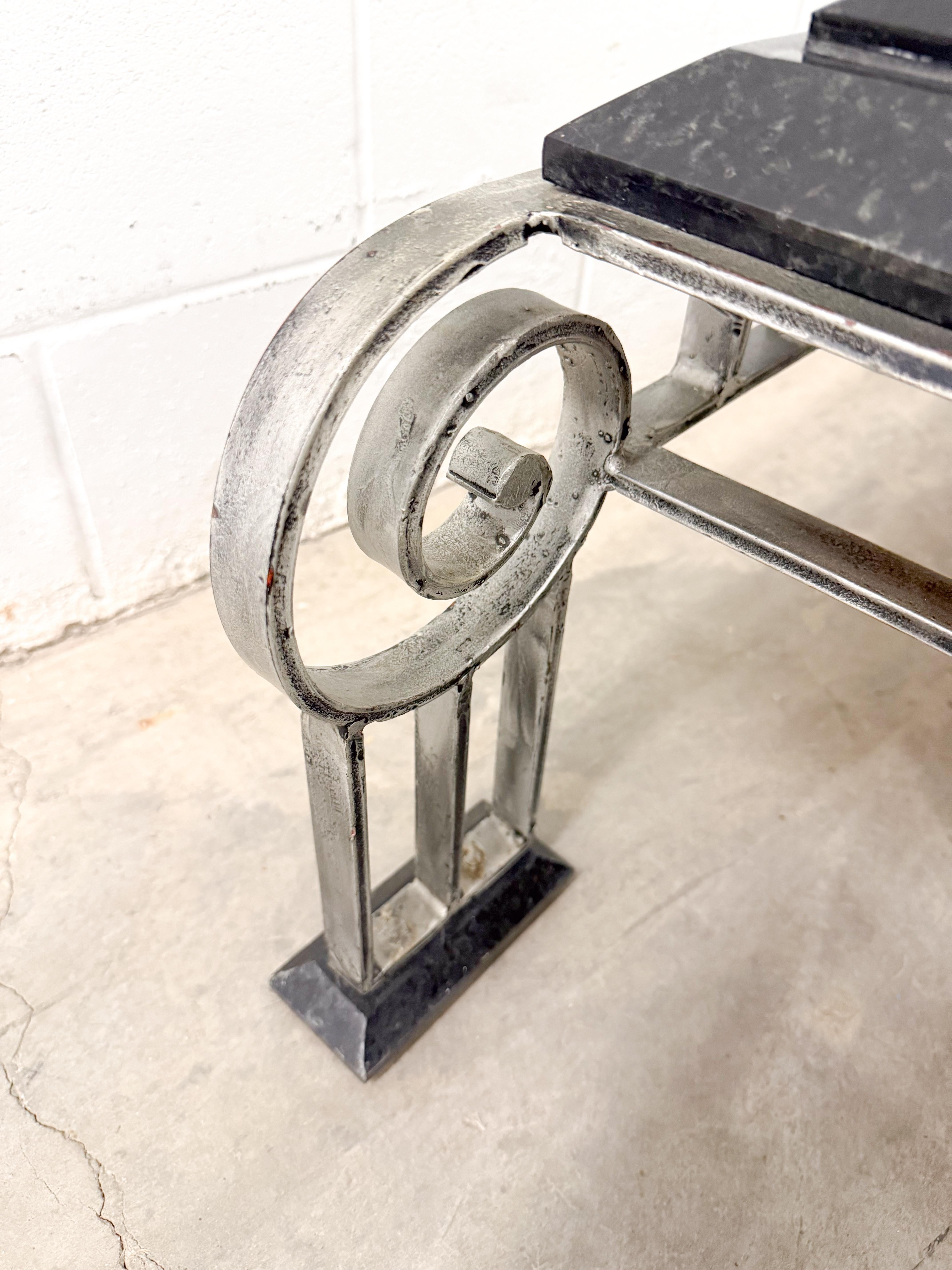 Brutalist Art Deco Style Arched Wrought Iron and Marble Coffe and Side Table en vente 2
