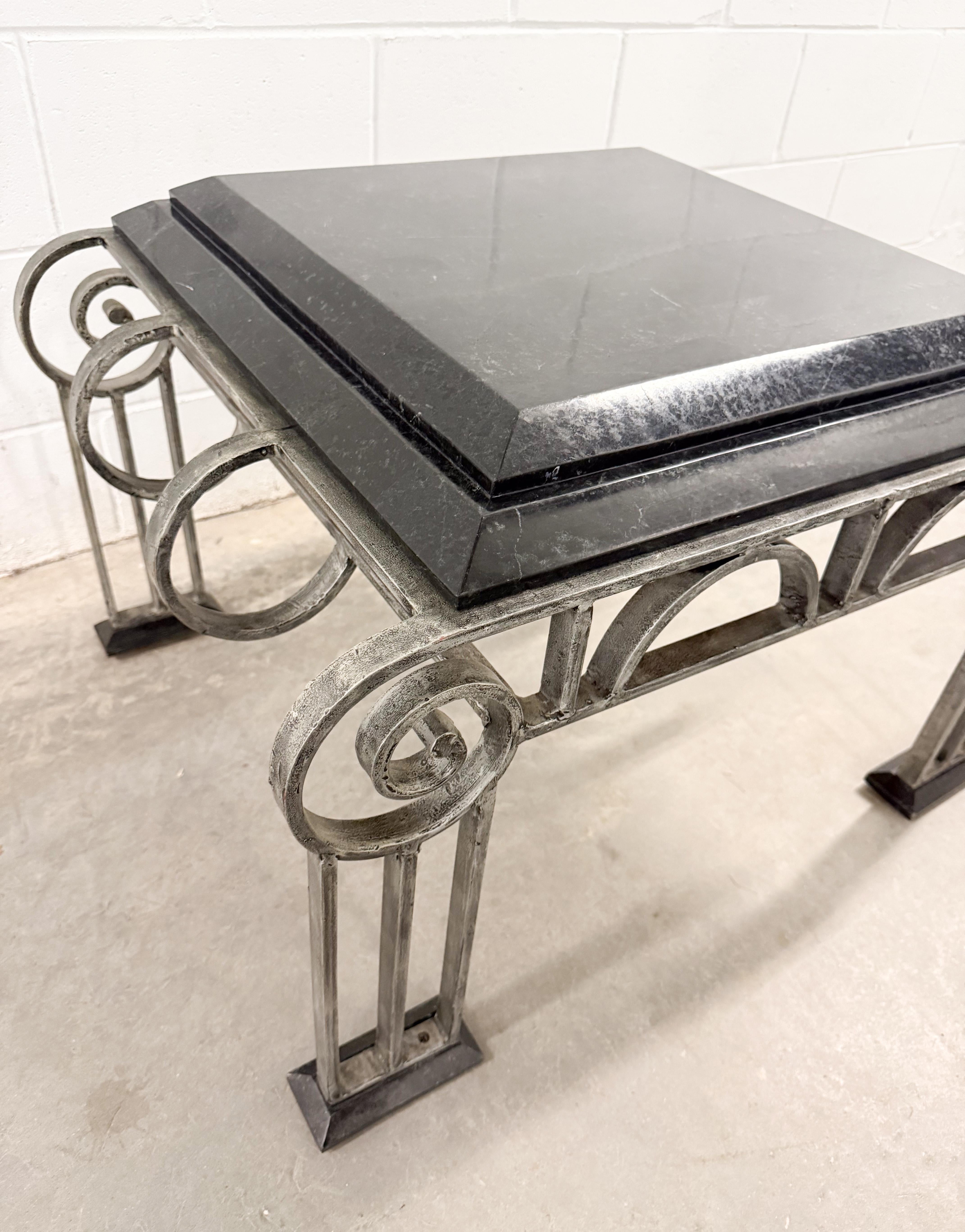20ième siècle Brutalist Art Deco Style Arched Wrought Iron and Marble Coffe and Side Table en vente