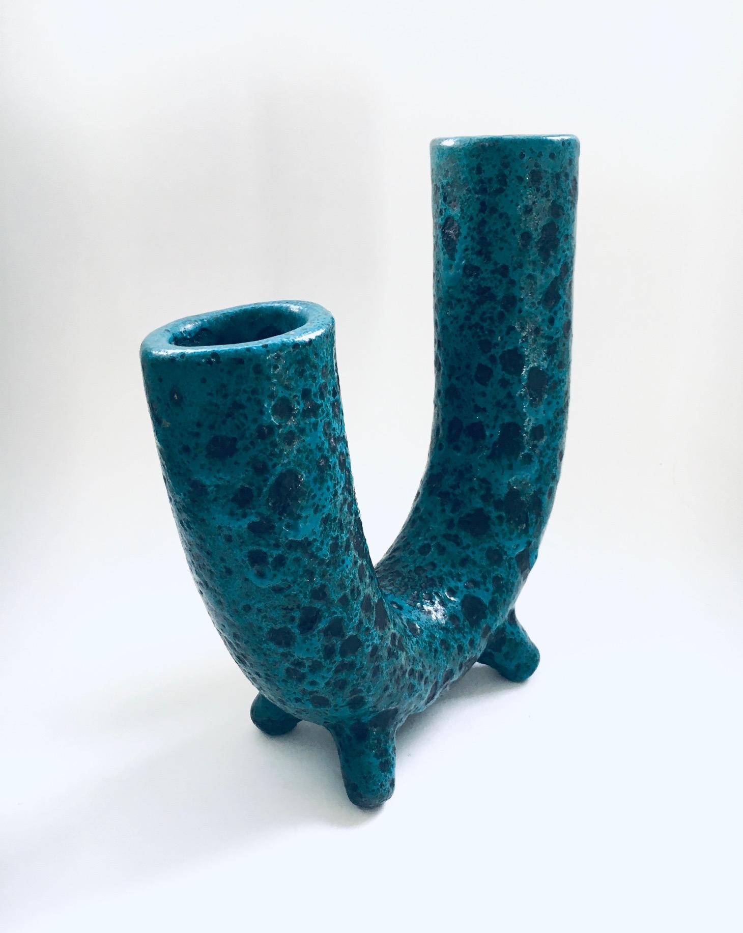 Brutalist Art Pottery Studio Fat Lava Horn Spout Vase, Belgien 1960er Jahre im Angebot 1