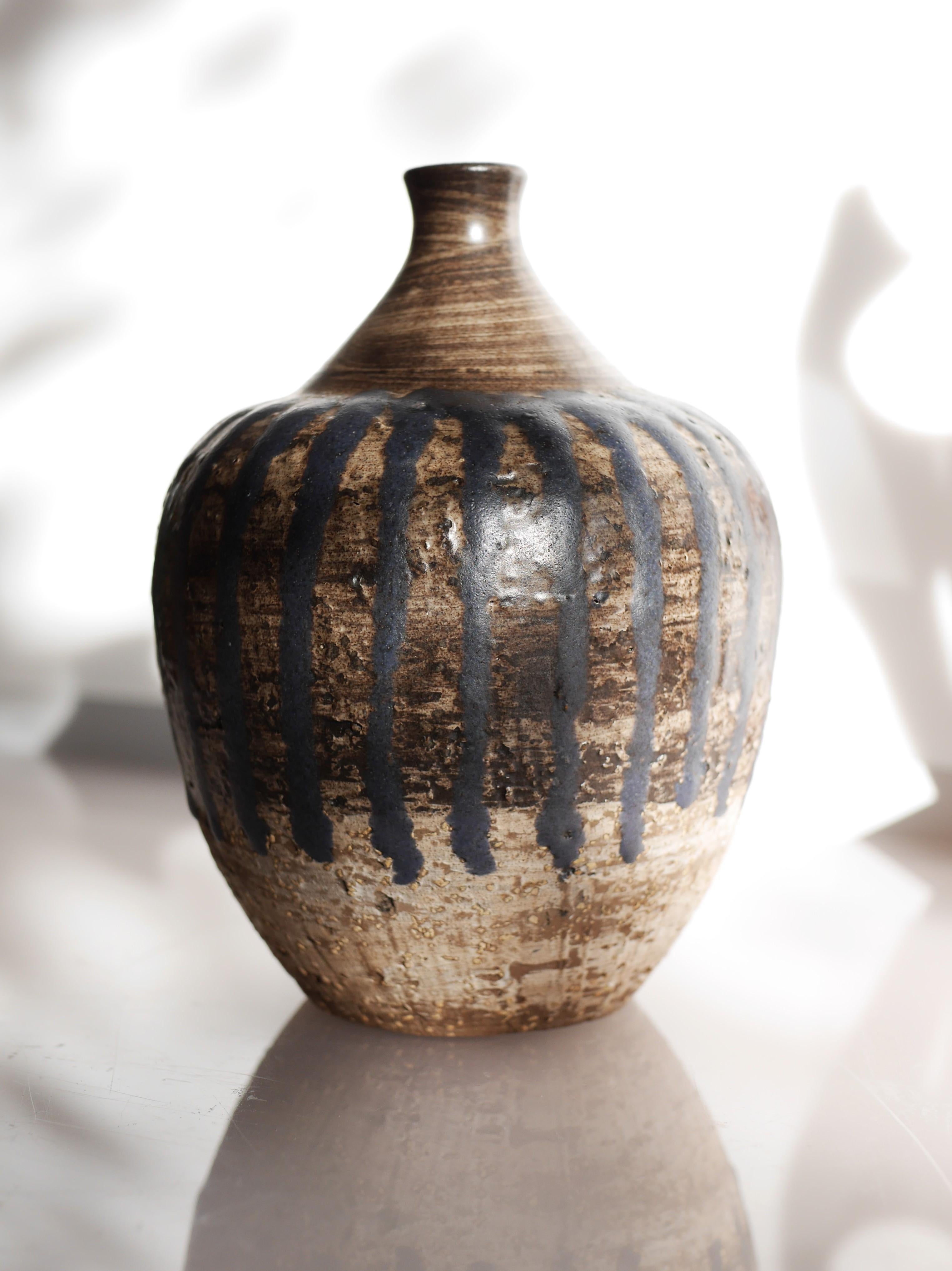 Brutalist art vase by Mari Simmulson for Upsala Ekeby, Sweden For Sale 2