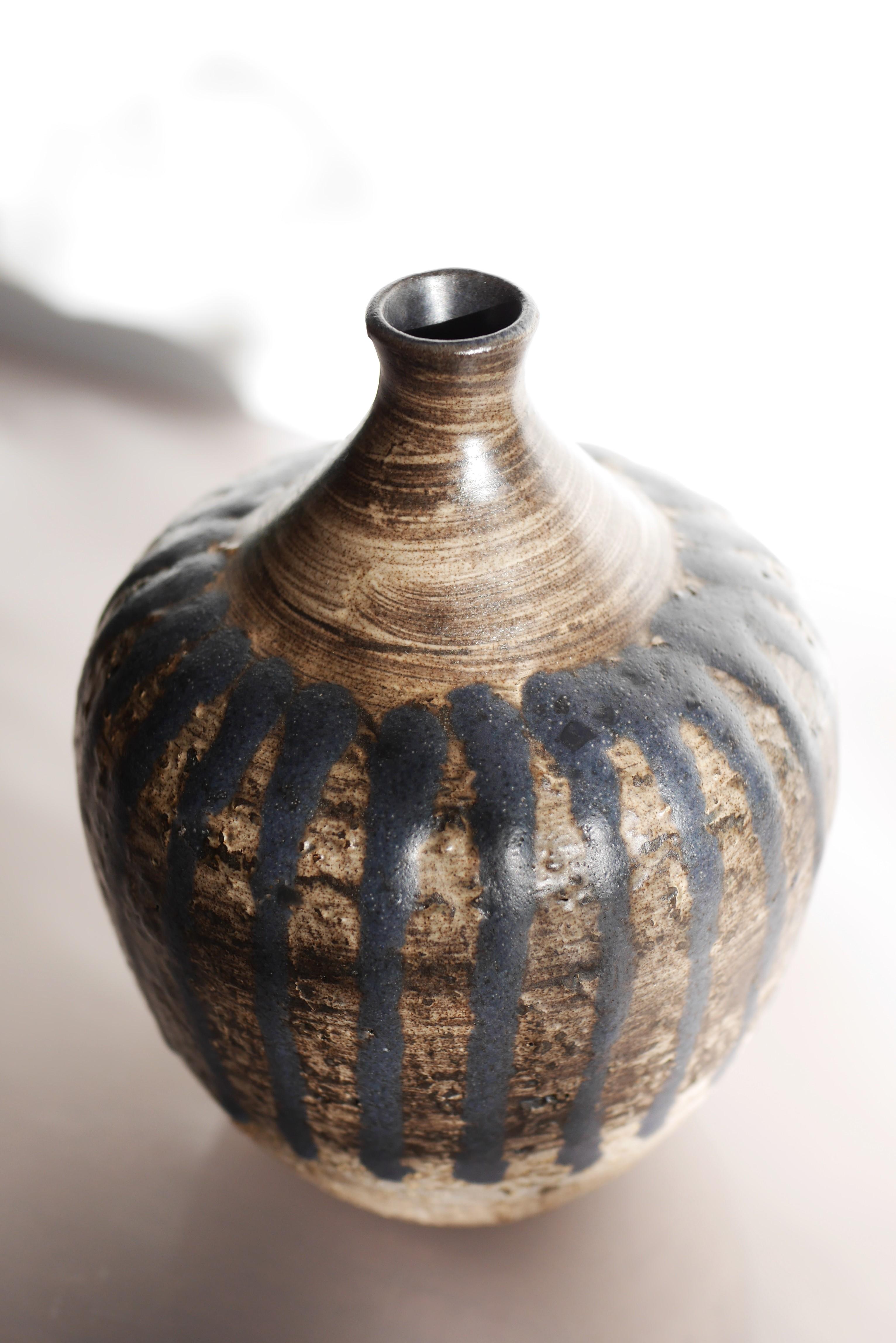 Brutalist art vase by Mari Simmulson for Upsala Ekeby, Sweden In Good Condition For Sale In Skarpnäck, SE