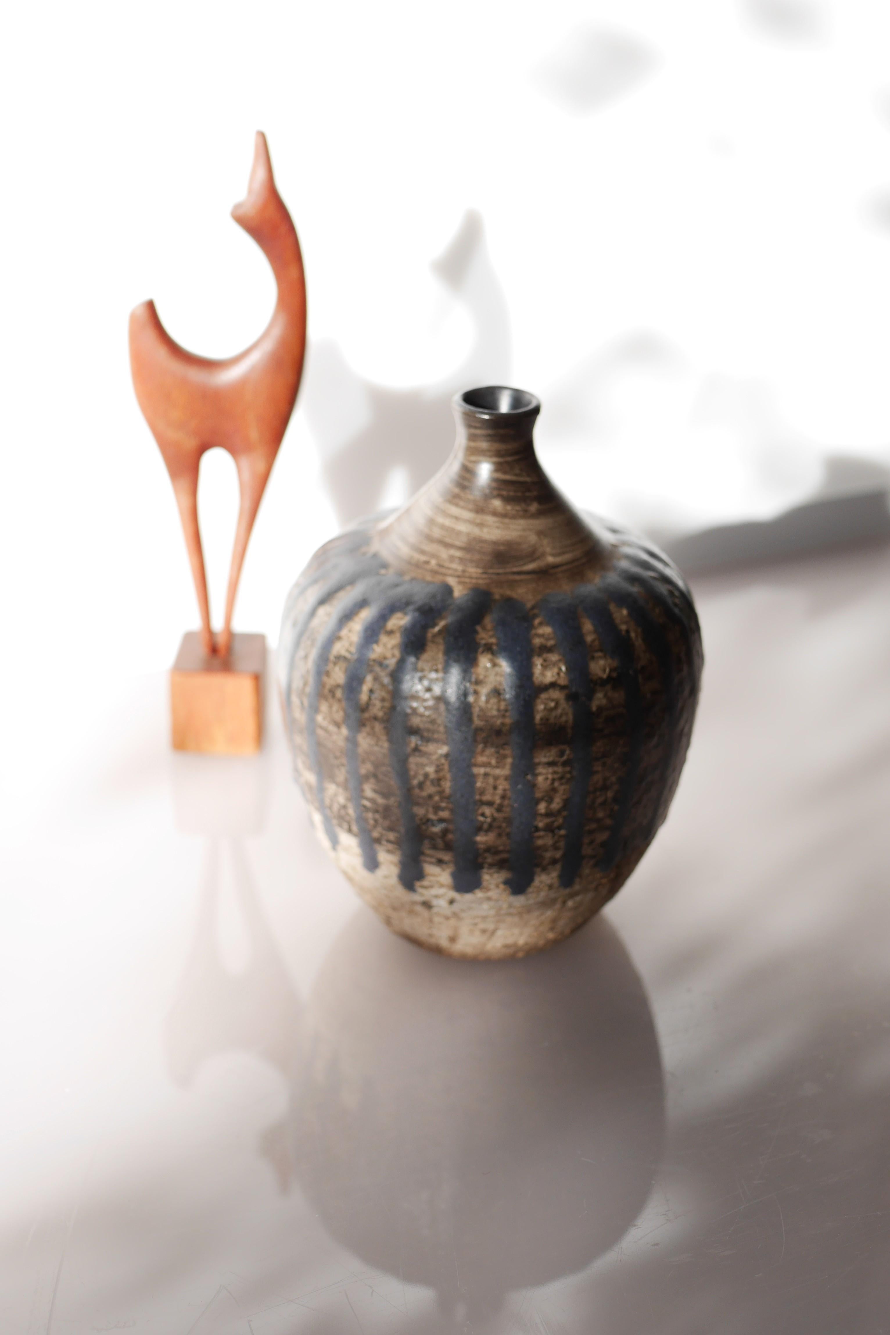 Brutalist art vase by Mari Simmulson for Upsala Ekeby, Sweden For Sale 1