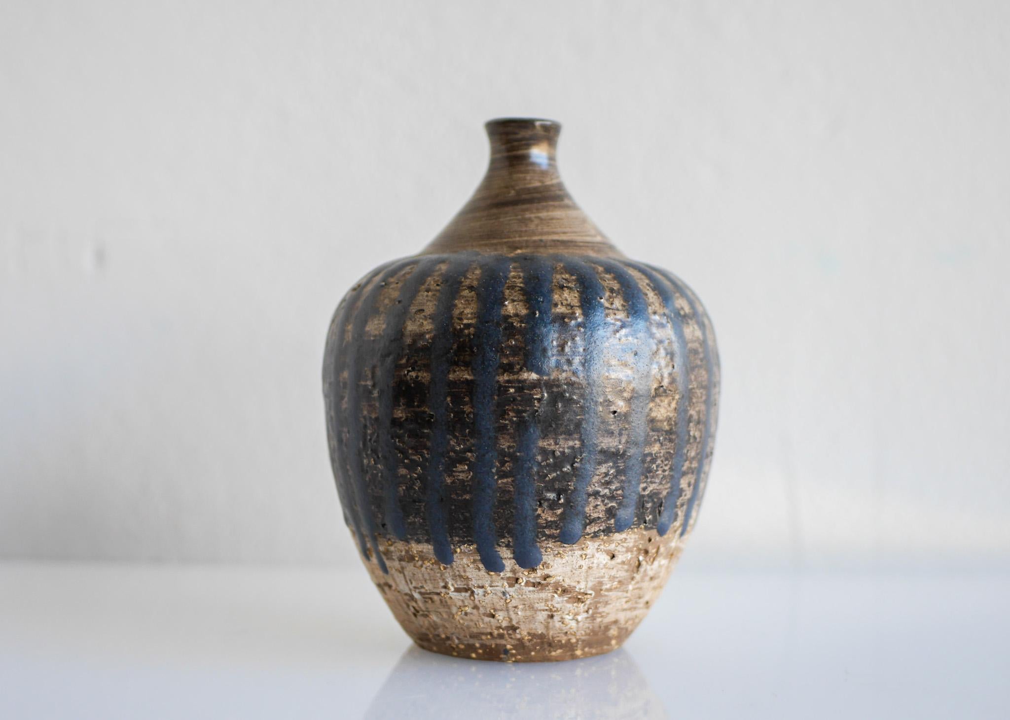 Hand-Crafted Brutalist art vase by Mari Simmulson for Upsala Ekeby, Sweden For Sale