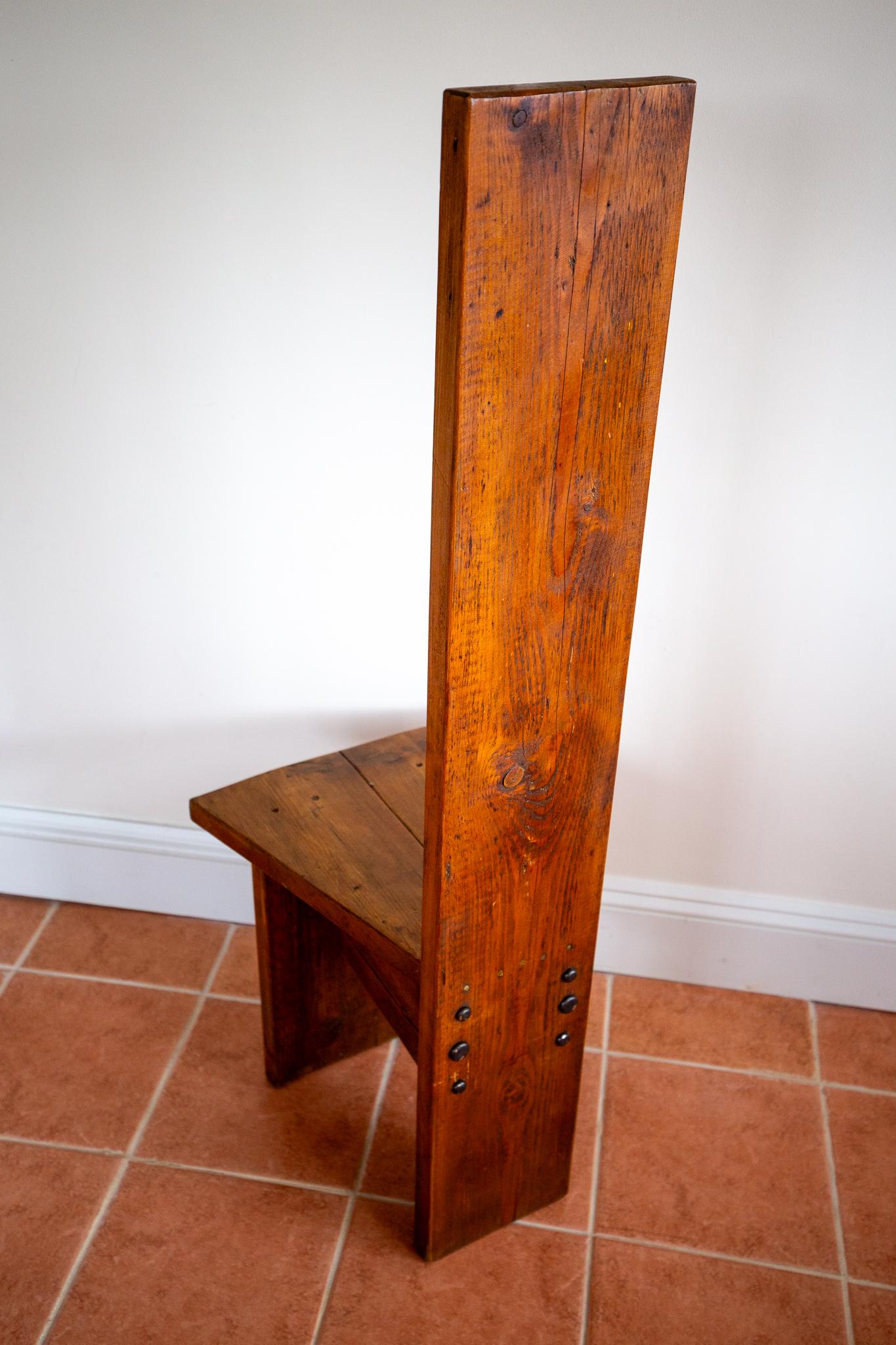 Chaise d'appoint brutaliste du milieu du siècle à haut dossier surdimensionné en pin et fer rustique en vente 3
