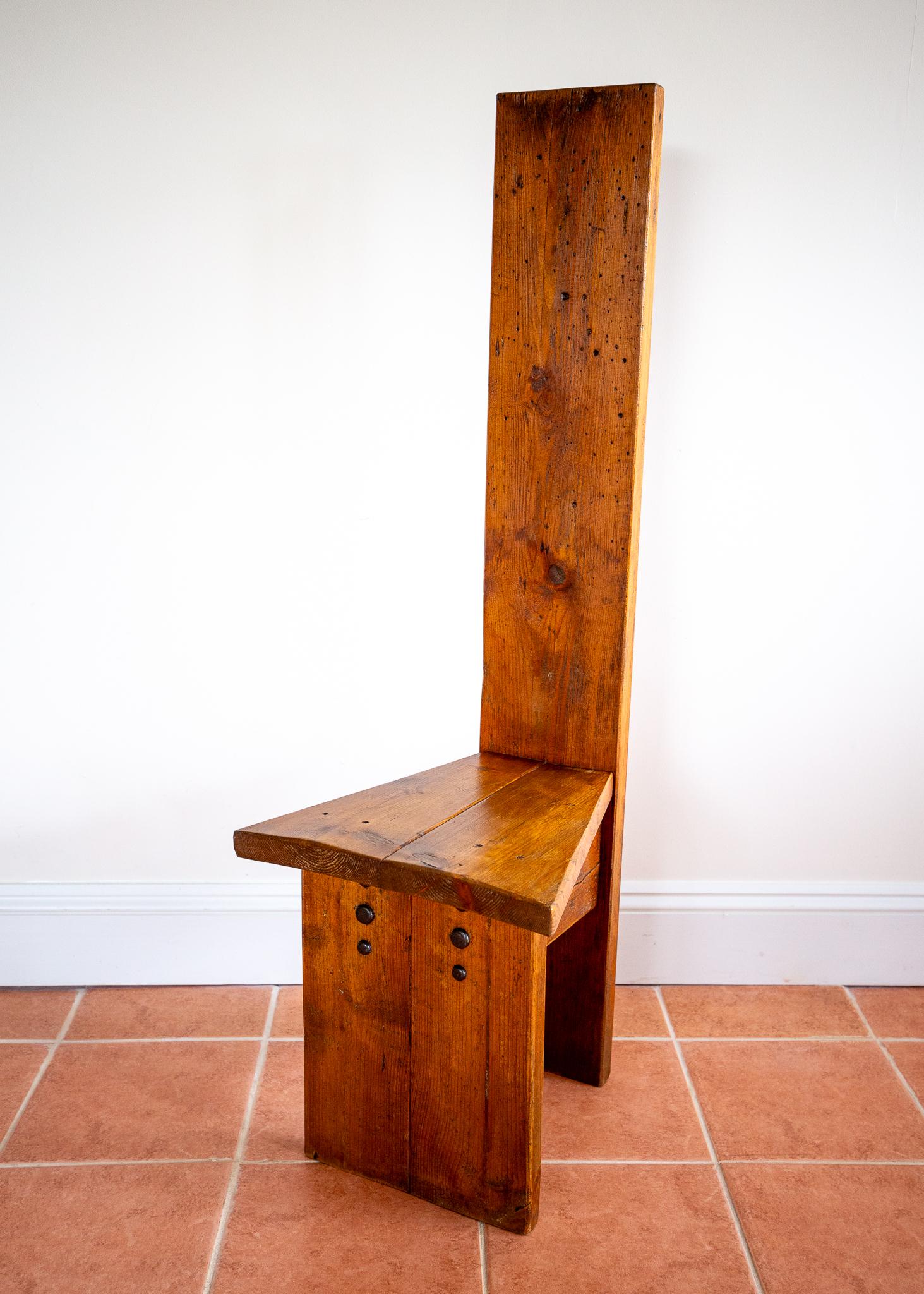 Chaise d'appoint brutaliste du milieu du siècle à haut dossier surdimensionné en pin et fer rustique en vente 6