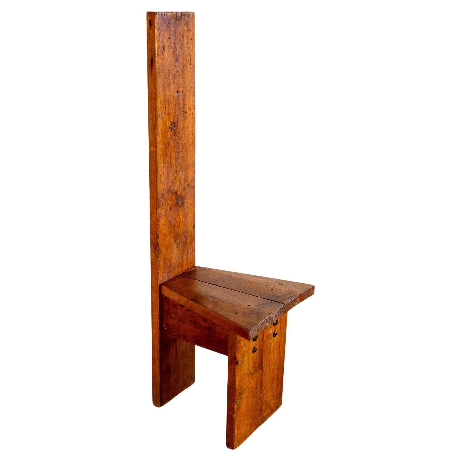 Brutalisme Chaise d'appoint brutaliste du milieu du siècle à haut dossier surdimensionné en pin et fer rustique en vente
